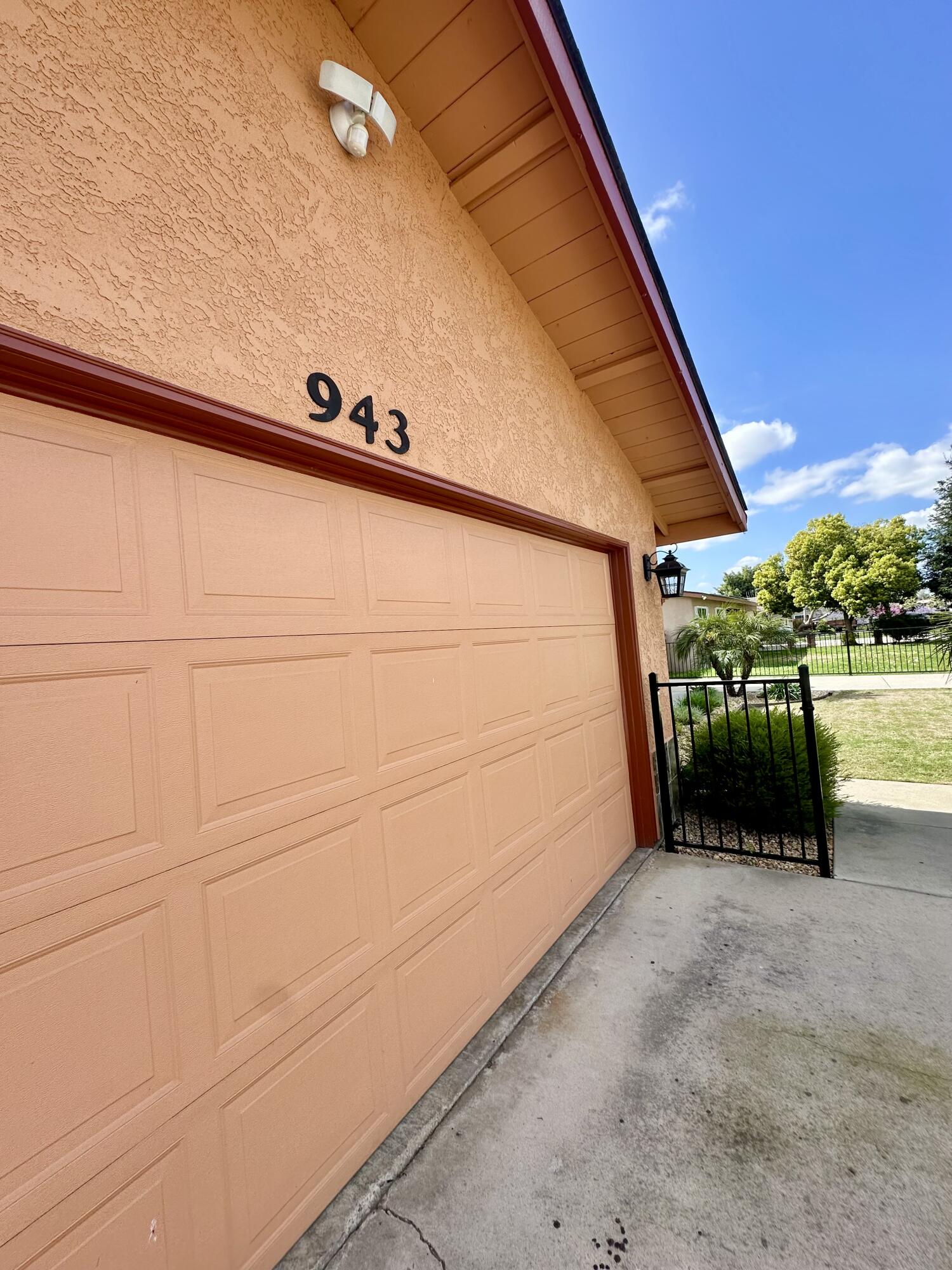 943 W Vassar Ave, Visalia, CA 93277