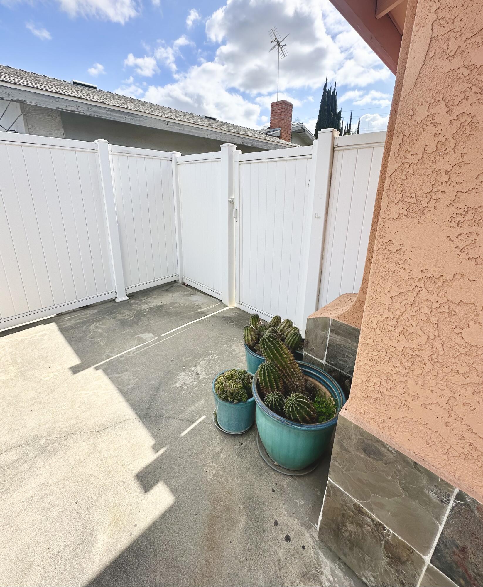 943 W Vassar Ave, Visalia, CA 93277