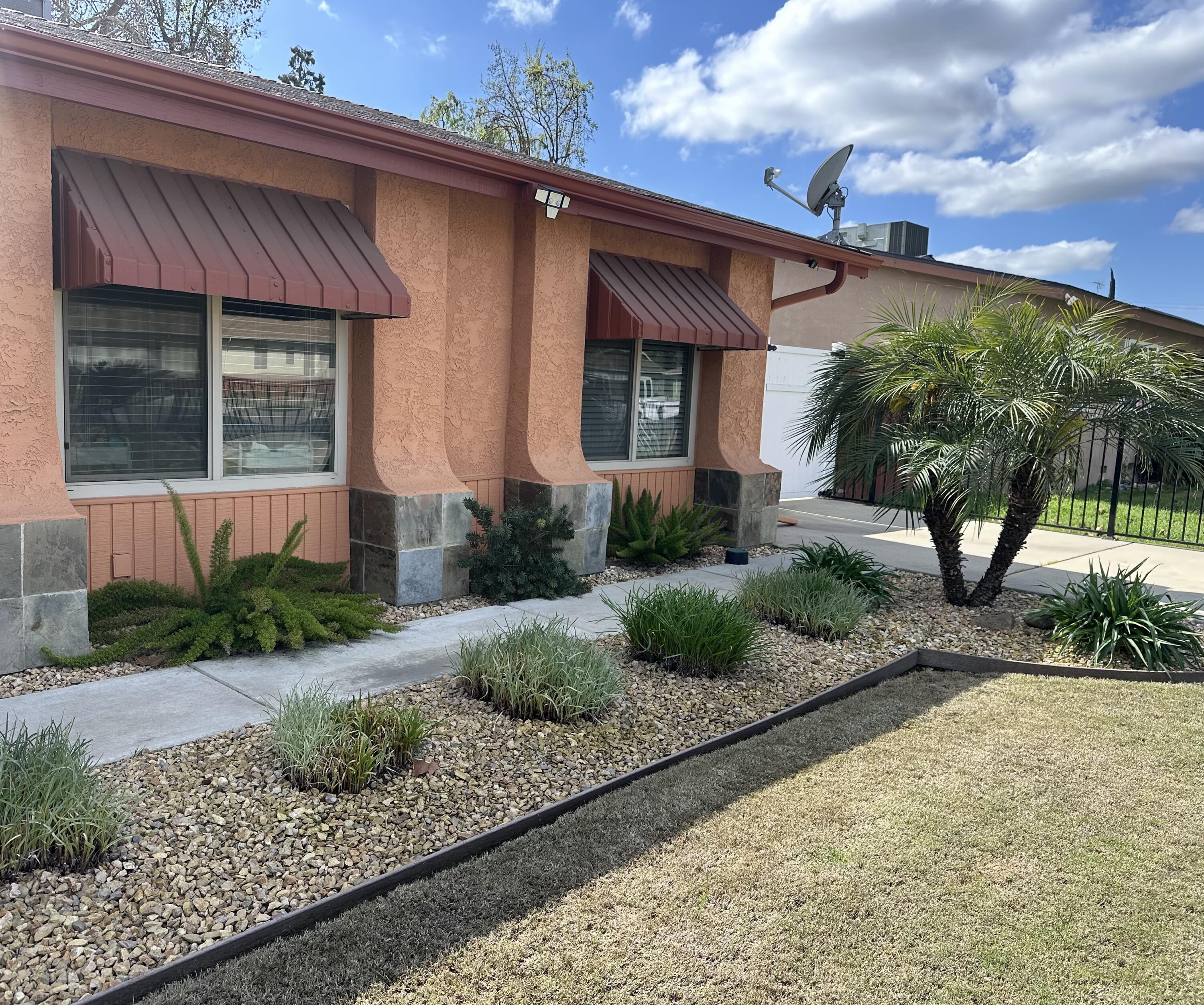 943 W Vassar Ave, Visalia, CA 93277