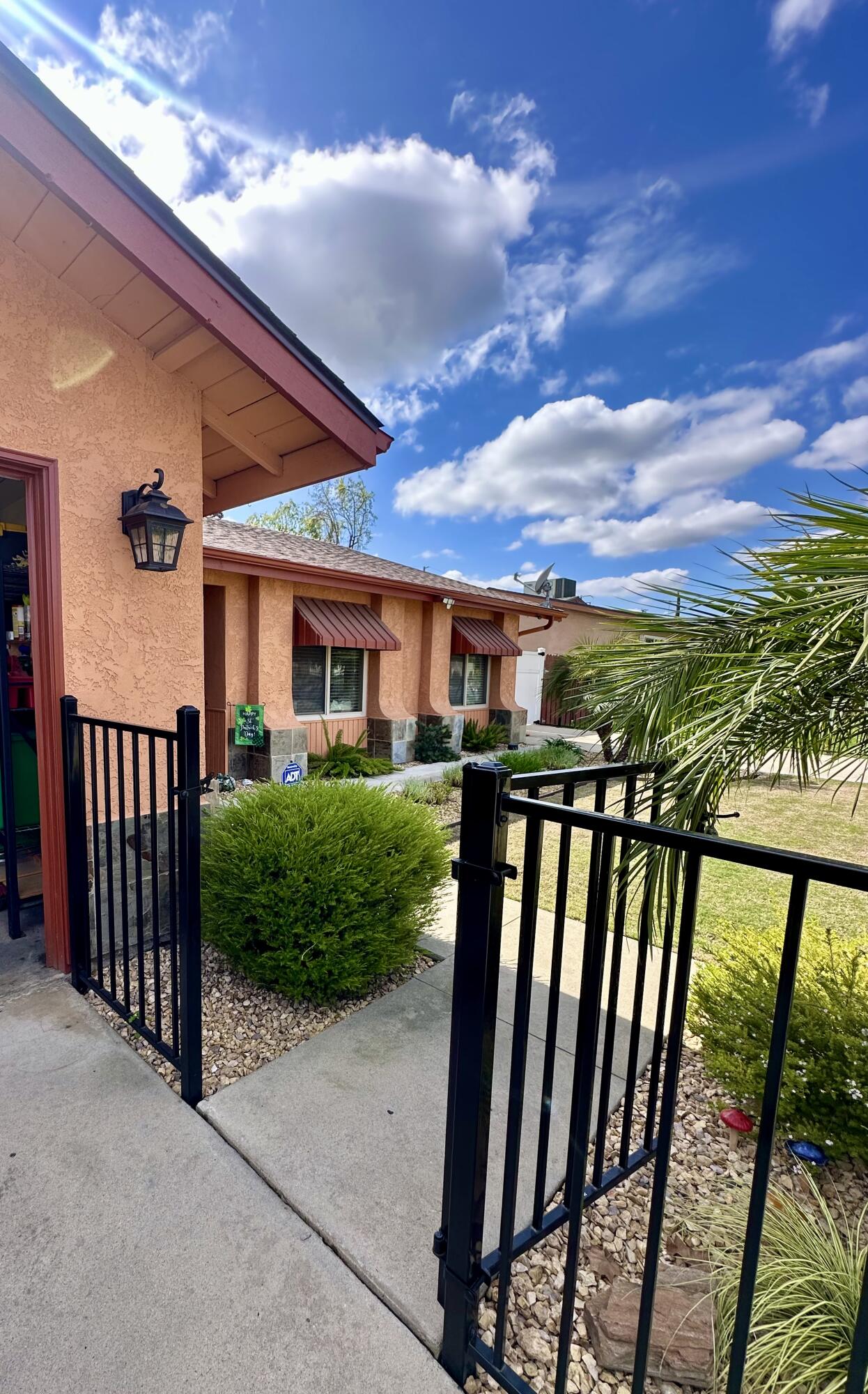 943 W Vassar Ave, Visalia, CA 93277