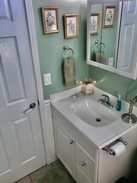 943 W Vassar Ave, Visalia, CA 93277