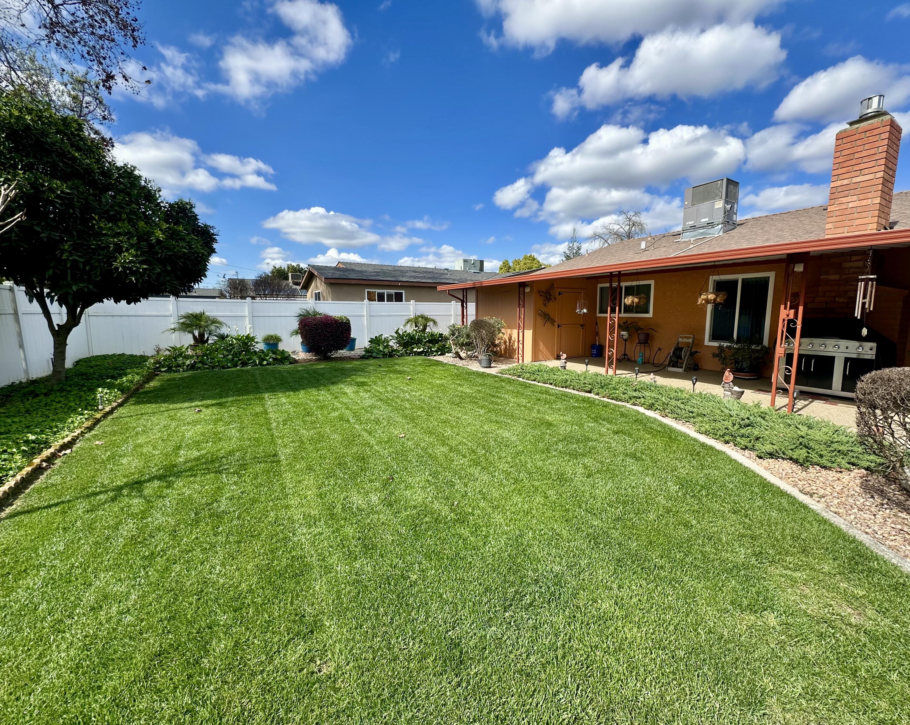 943 W Vassar Ave, Visalia, CA 93277