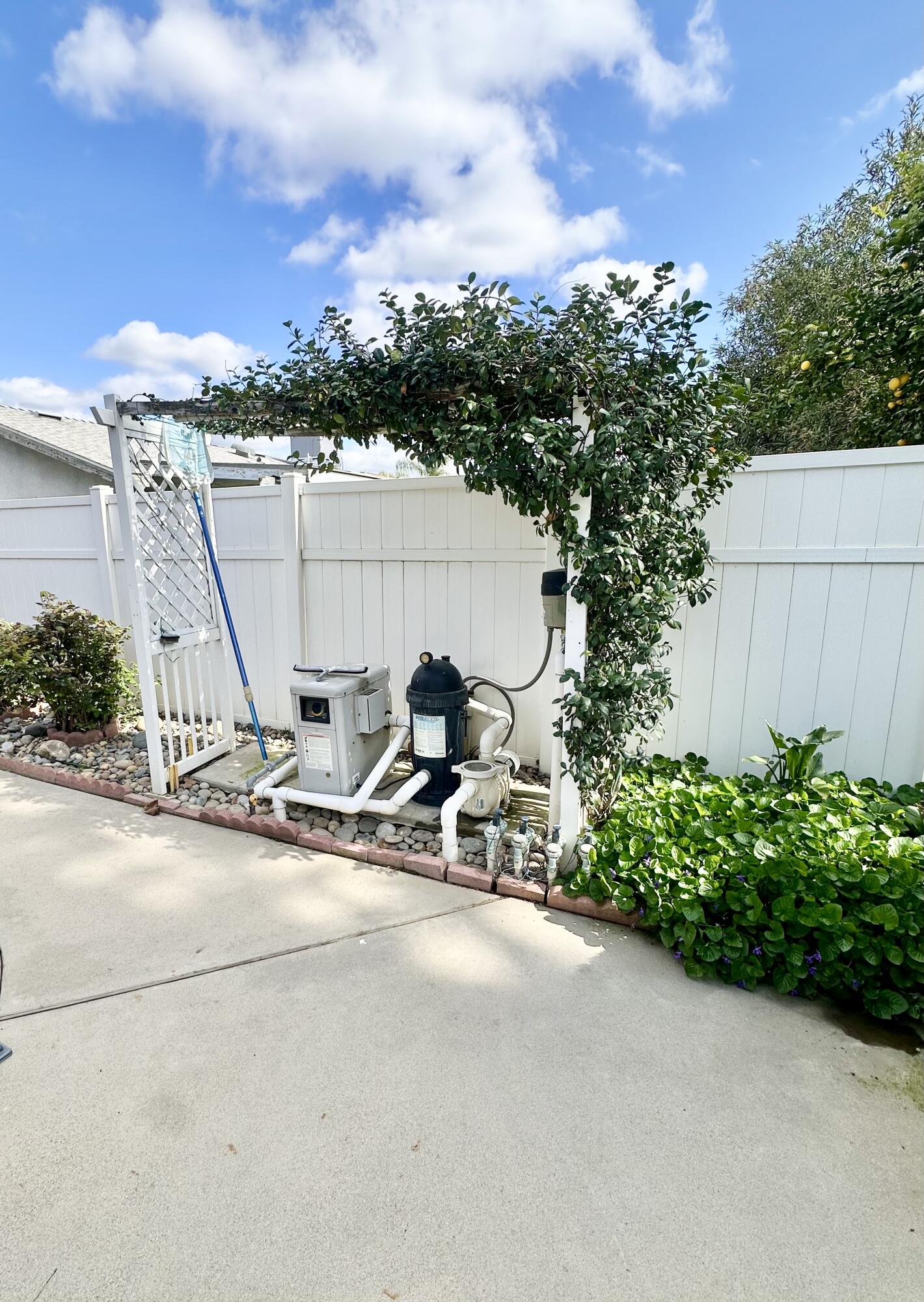 943 W Vassar Ave, Visalia, CA 93277