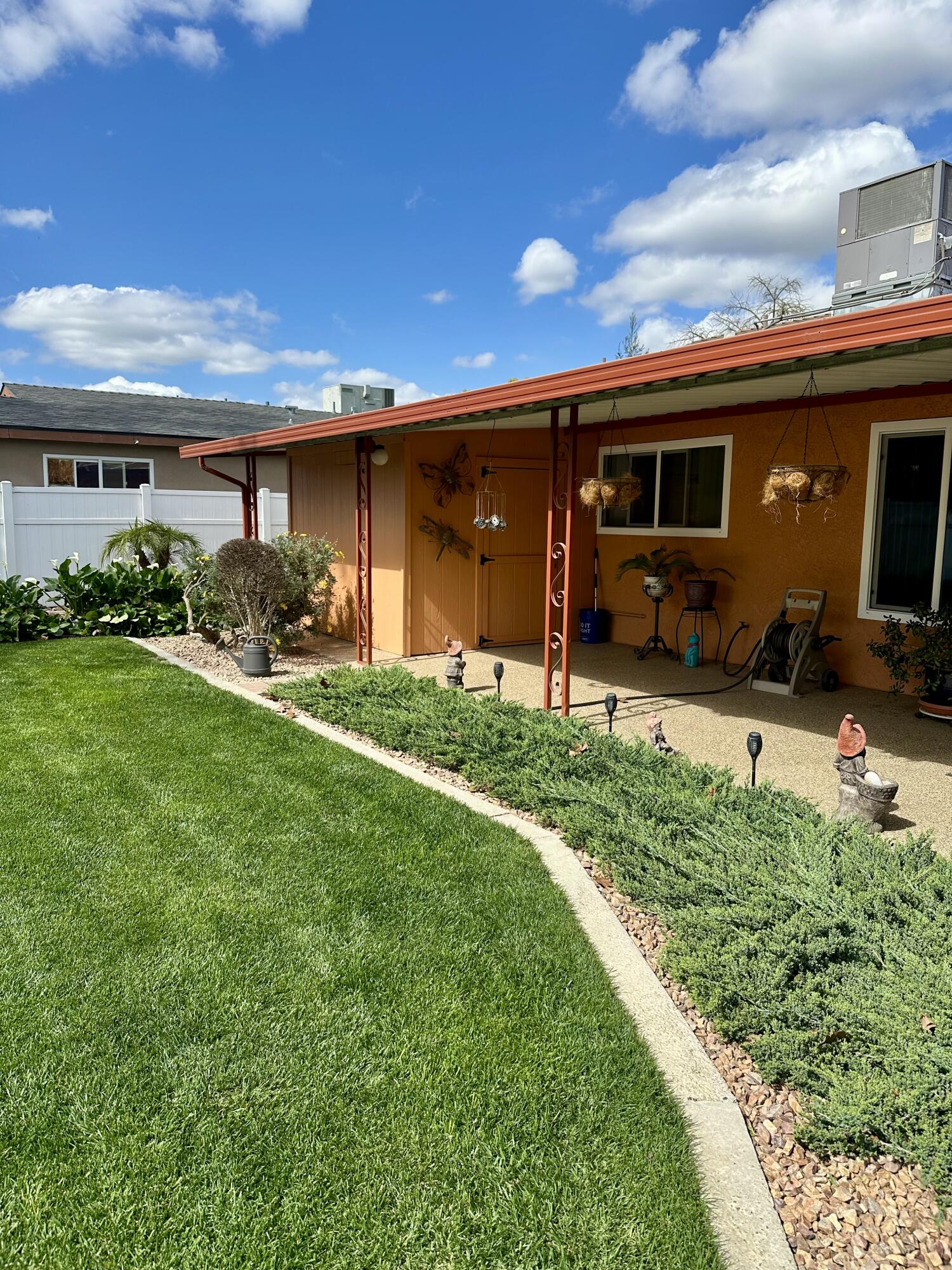 943 W Vassar Ave, Visalia, CA 93277