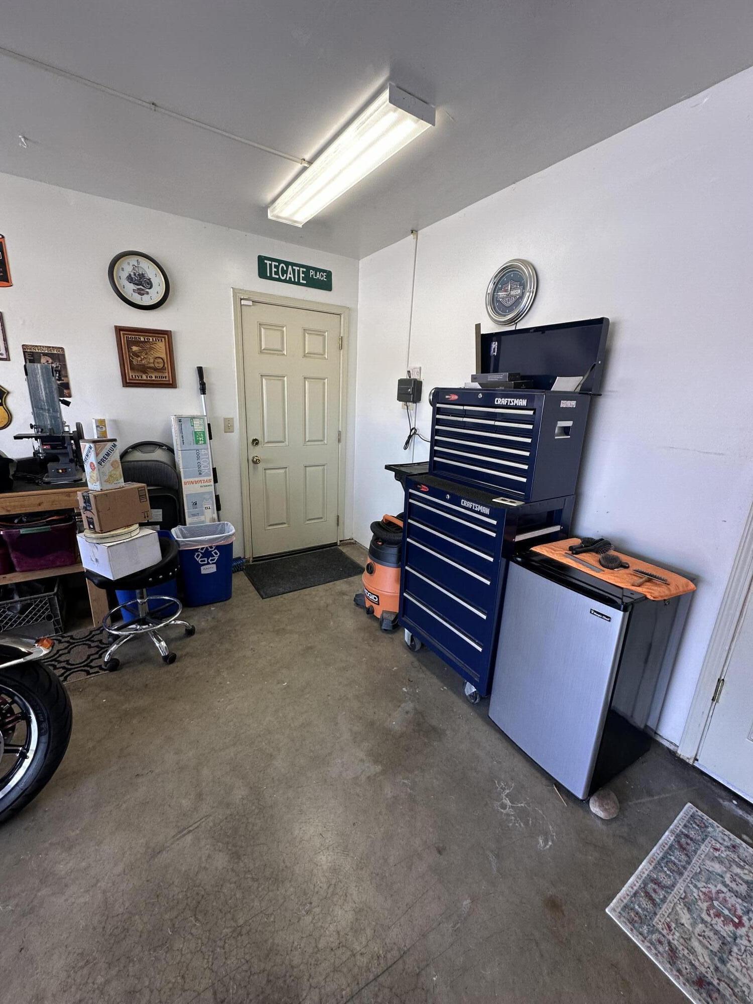 943 W Vassar Ave, Visalia, CA 93277