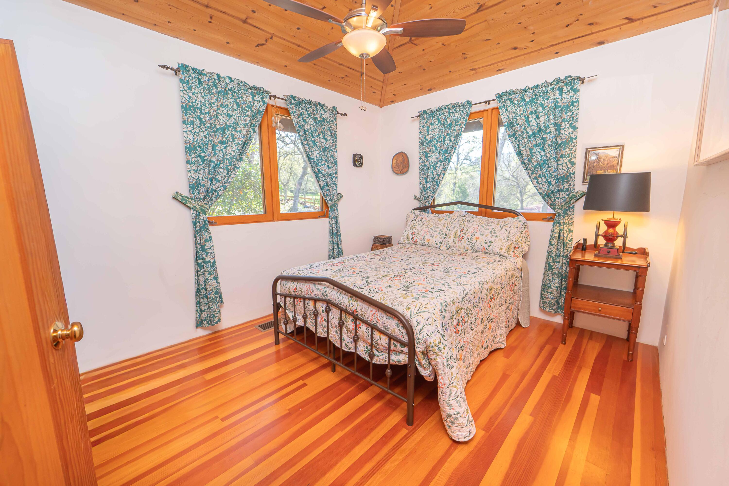 44294 Sequoia Oaks Dr, Three Rivers, CA 93271