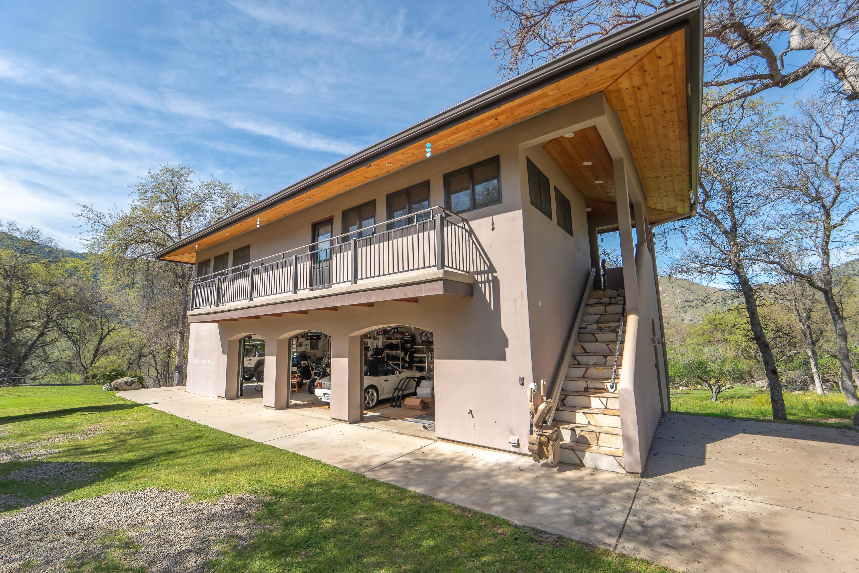 44294 Sequoia Oaks Dr, Three Rivers, CA 93271