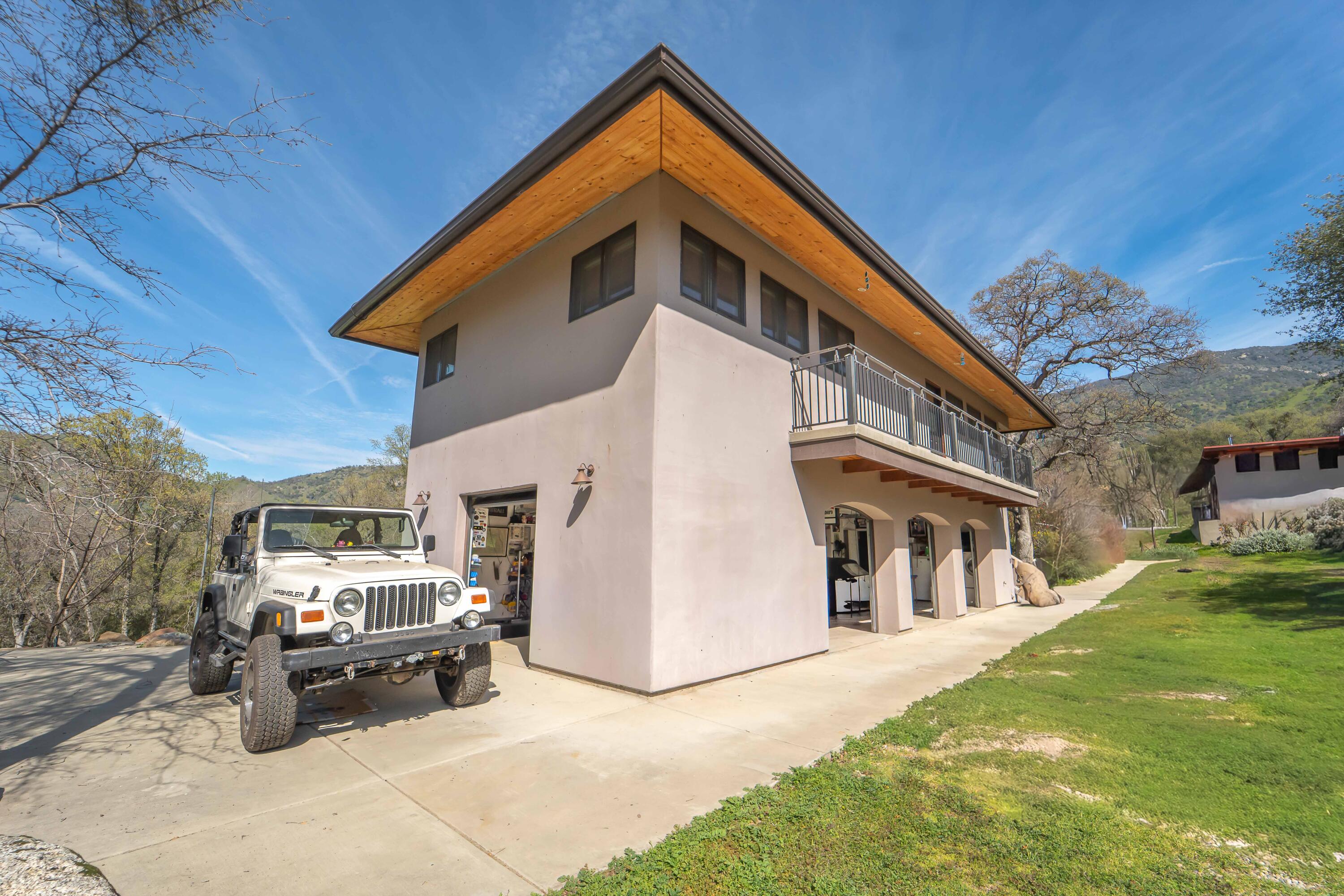 44294 Sequoia Oaks Dr, Three Rivers, CA 93271