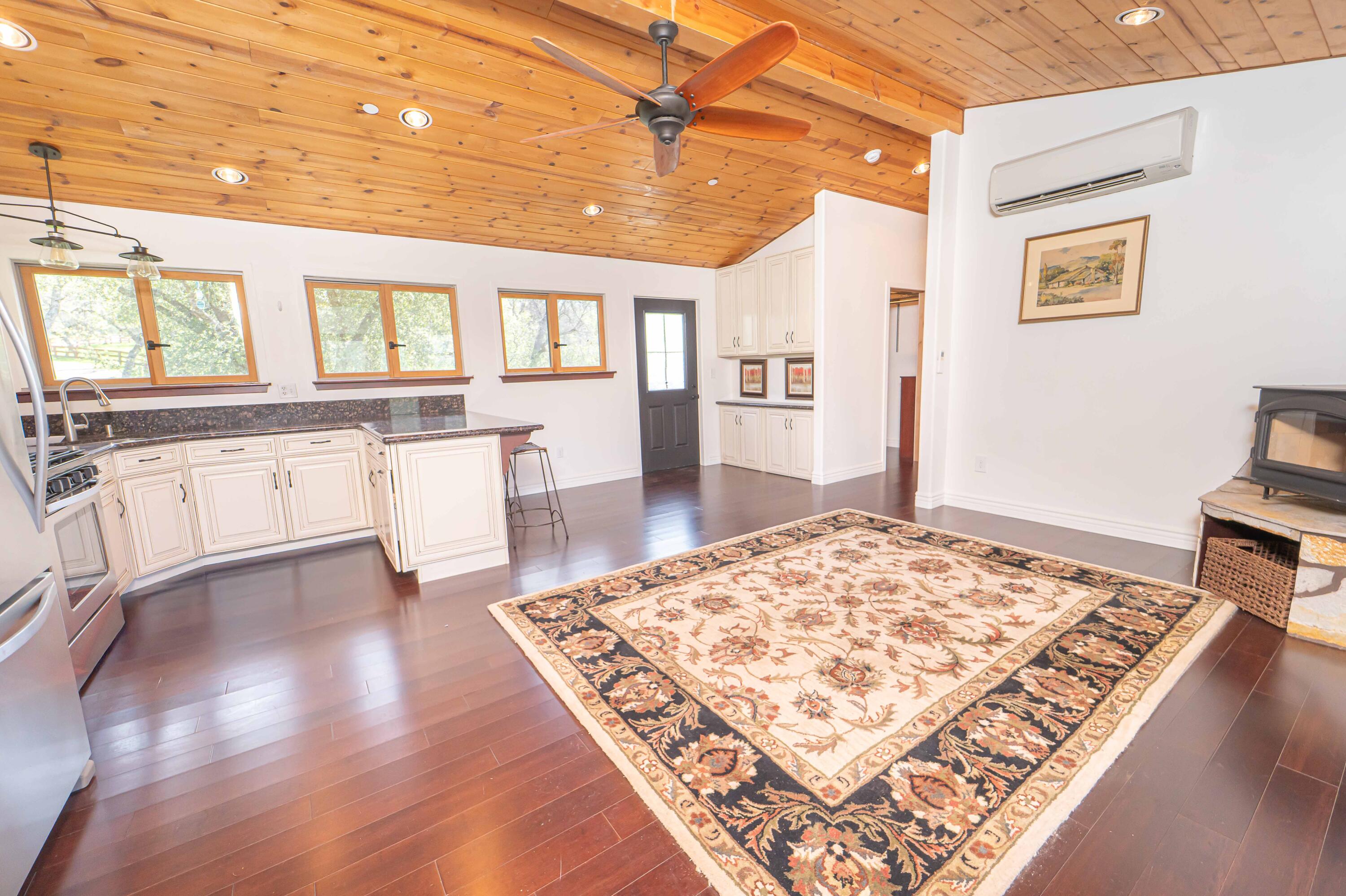 44294 Sequoia Oaks Dr, Three Rivers, CA 93271