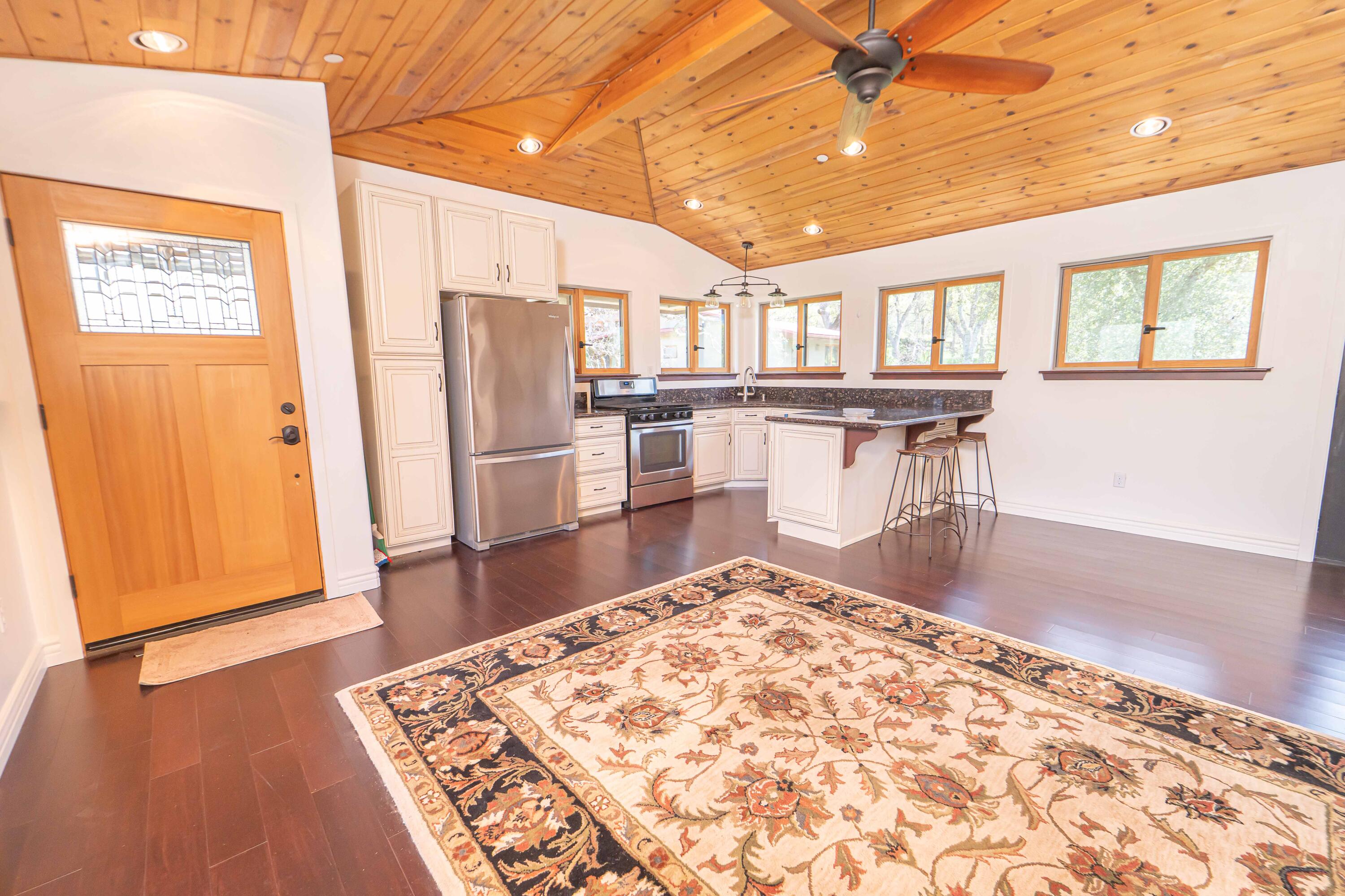 44294 Sequoia Oaks Dr, Three Rivers, CA 93271