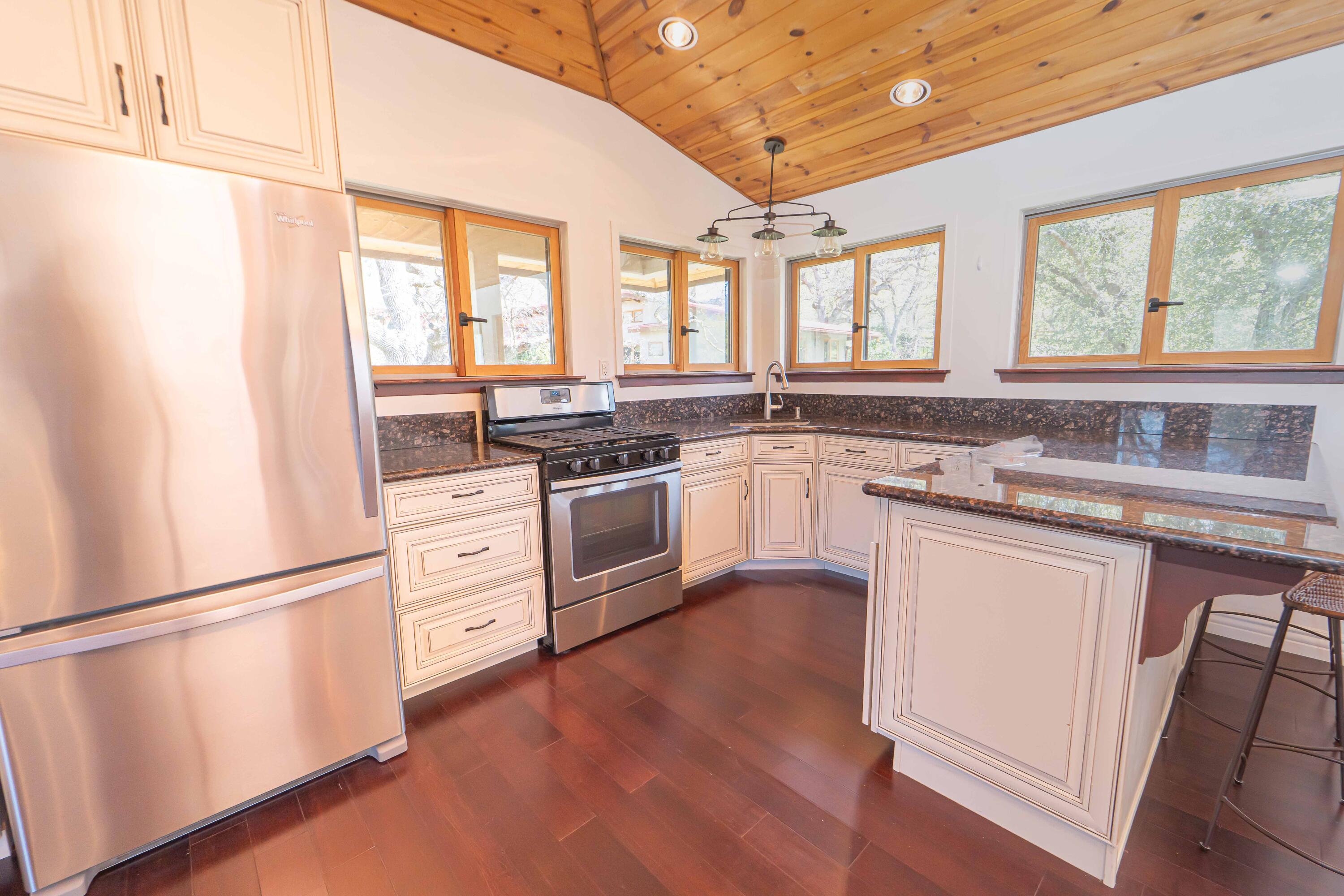 44294 Sequoia Oaks Dr, Three Rivers, CA 93271