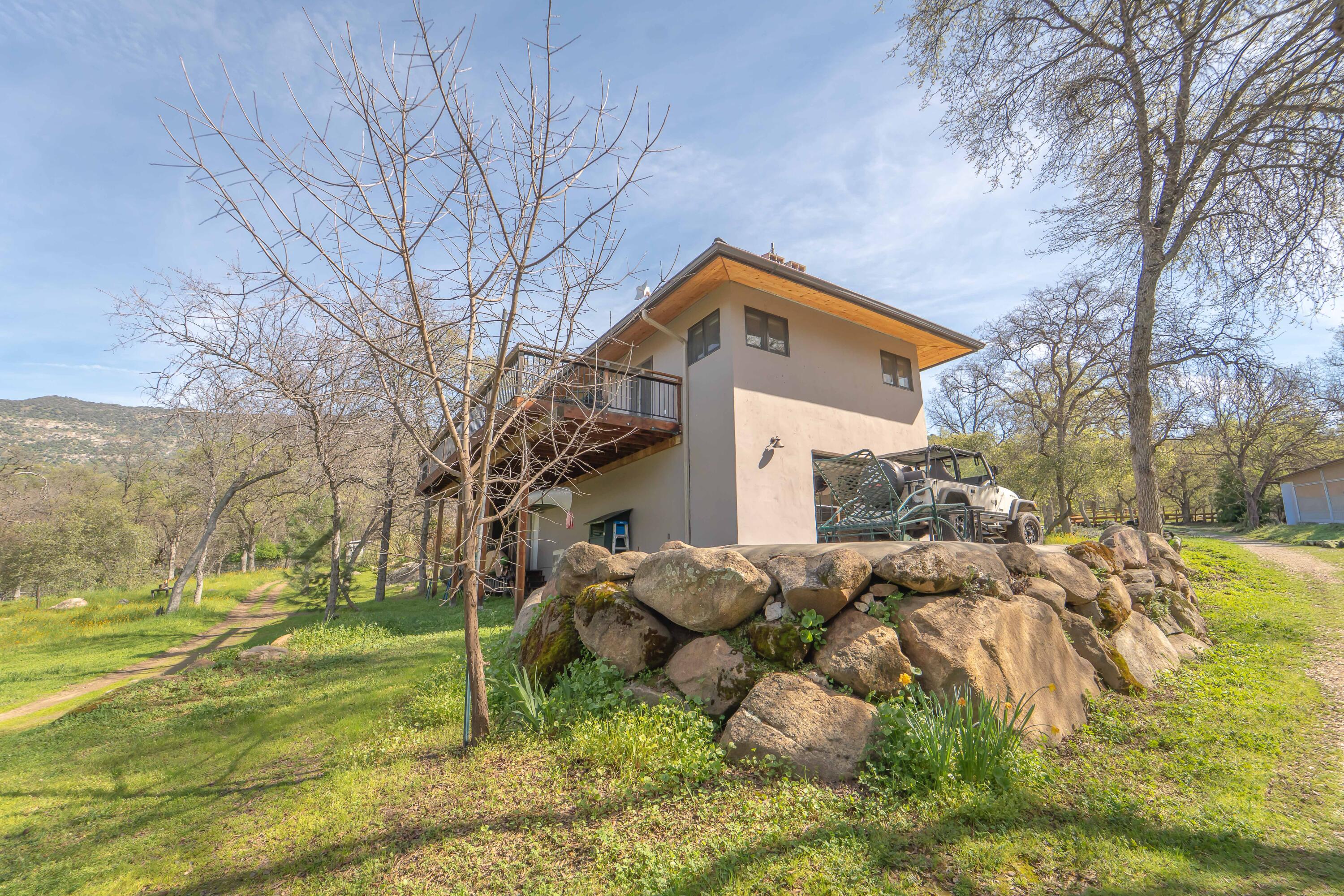 44294 Sequoia Oaks Dr, Three Rivers, CA 93271