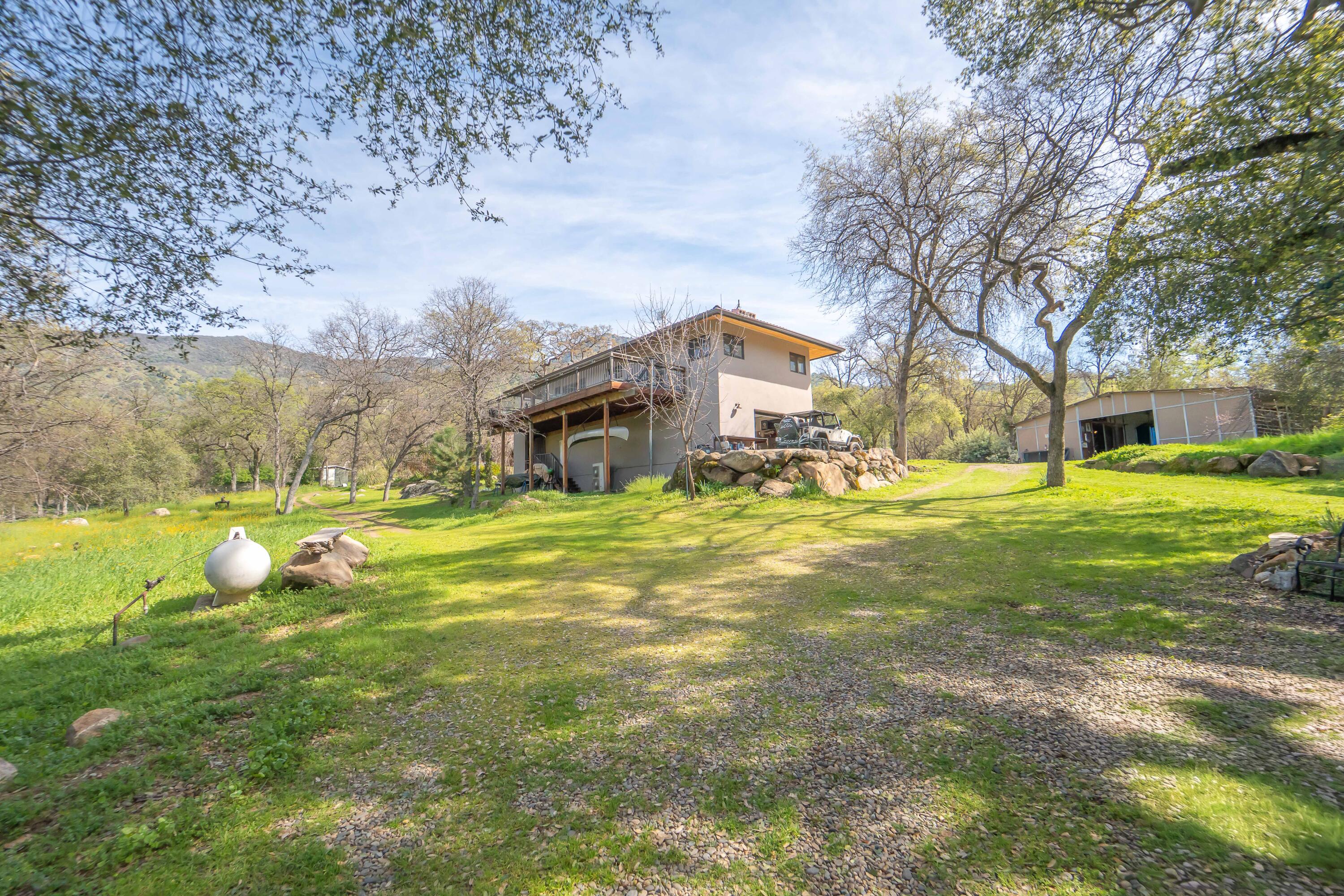 44294 Sequoia Oaks Dr, Three Rivers, CA 93271