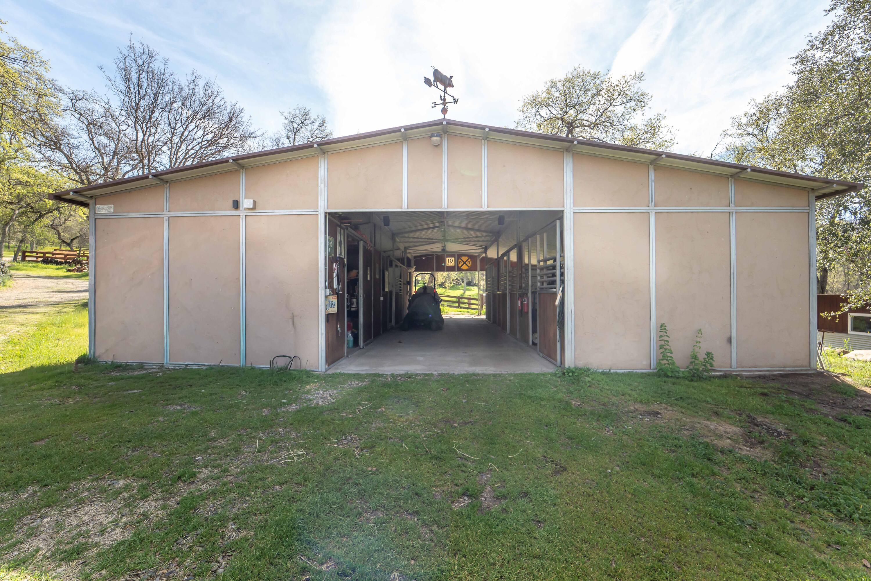 44294 Sequoia Oaks Dr, Three Rivers, CA 93271