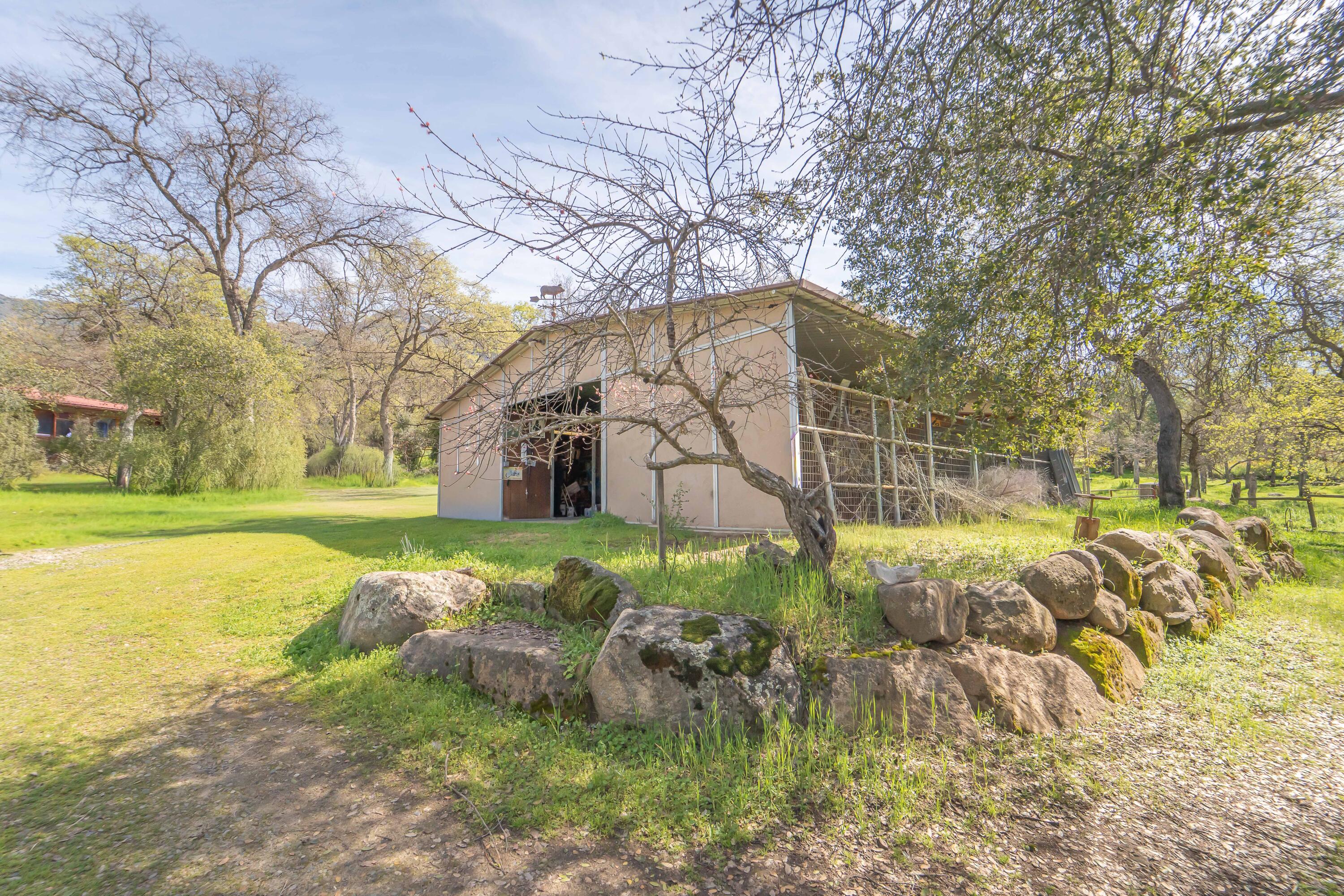 44294 Sequoia Oaks Dr, Three Rivers, CA 93271