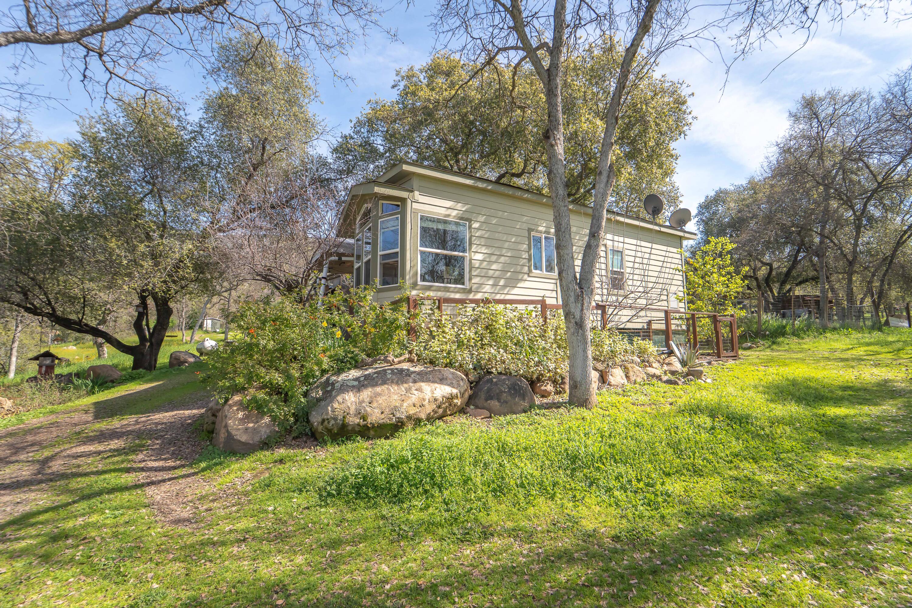 44294 Sequoia Oaks Dr, Three Rivers, CA 93271