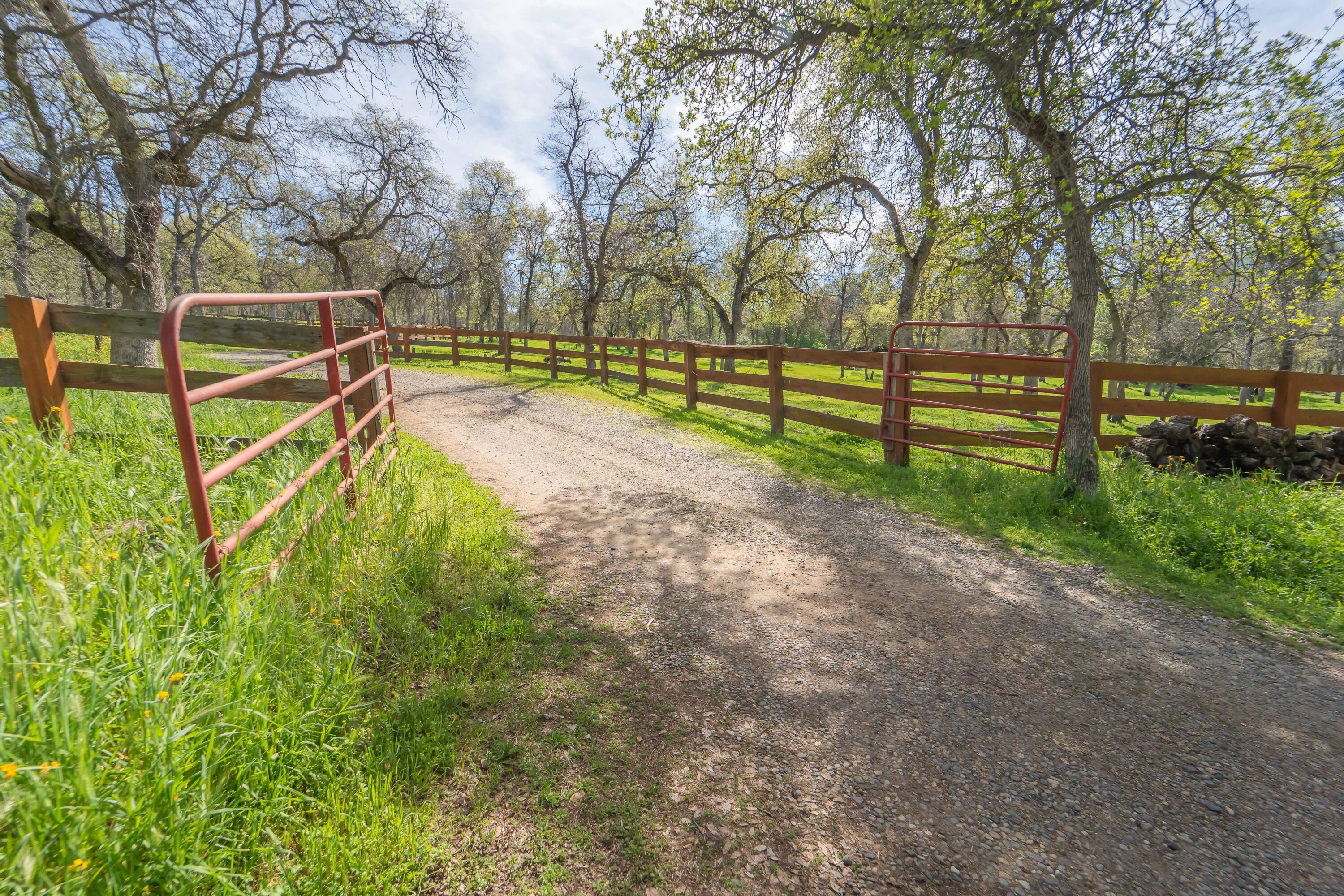 44294 Sequoia Oaks Dr, Three Rivers, CA 93271