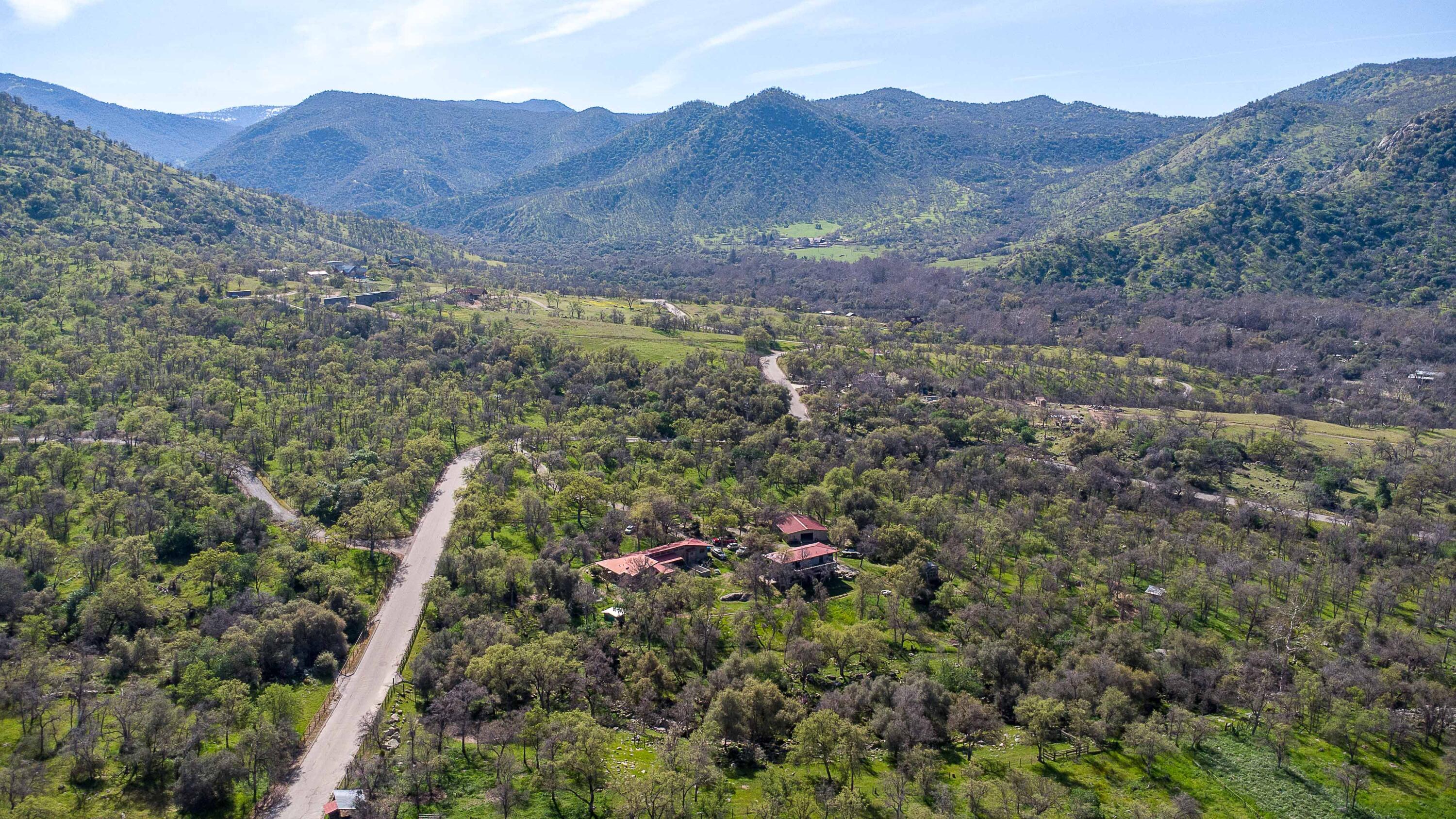 44294 Sequoia Oaks Dr, Three Rivers, CA 93271