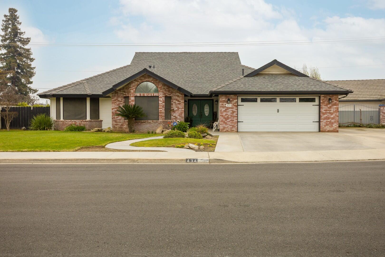 434 N Jennifer Way, Porterville, CA 93257