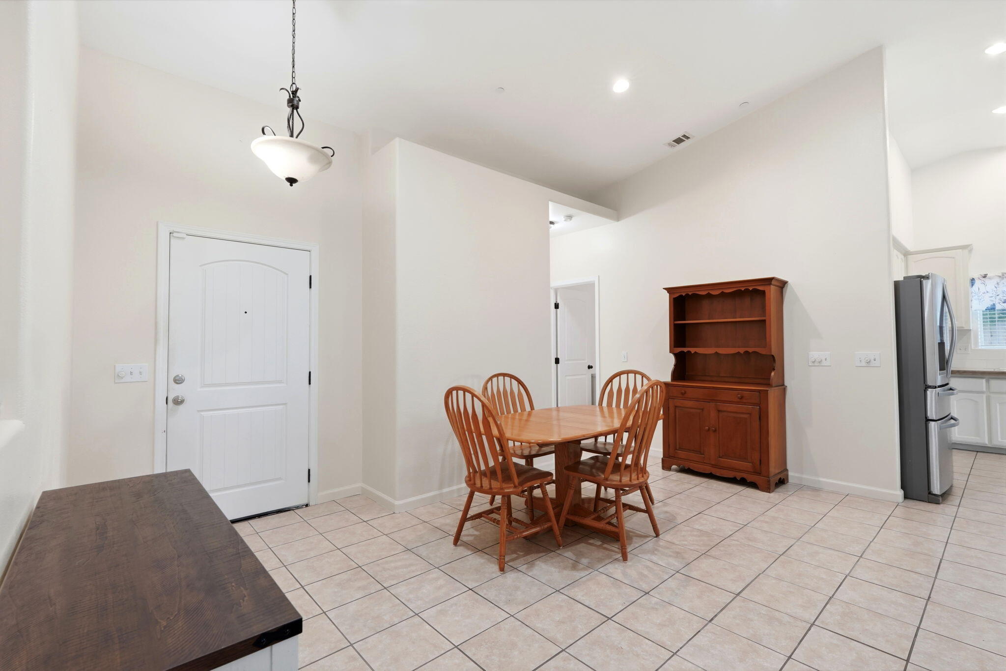 2050 N Charter Oak Ct, Visalia, CA 93292