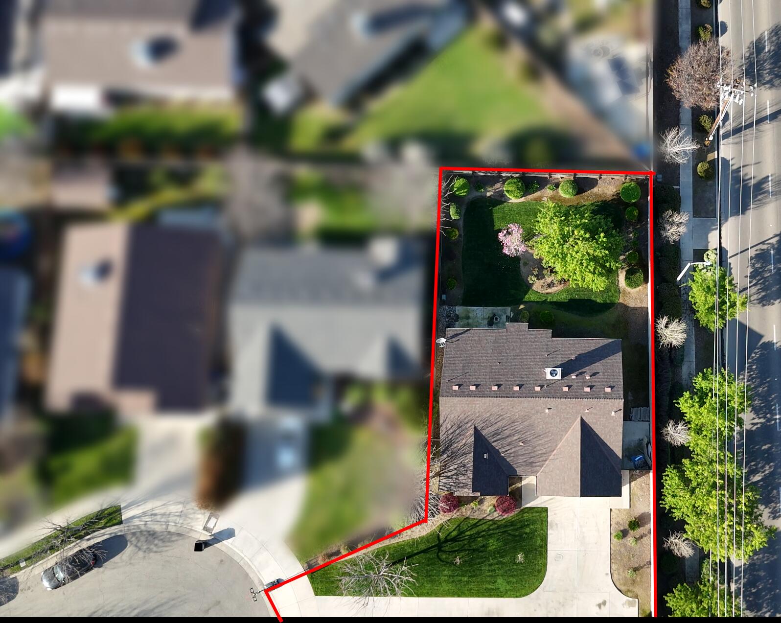 2050 N Charter Oak Ct, Visalia, CA 93292