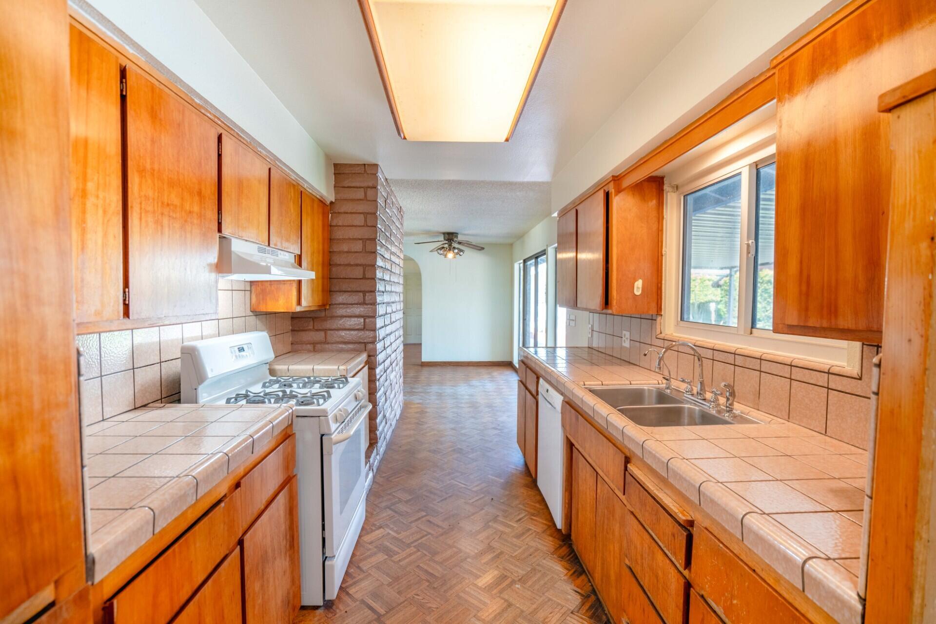 18234 Orange Belt Dr, Porterville, CA 93257