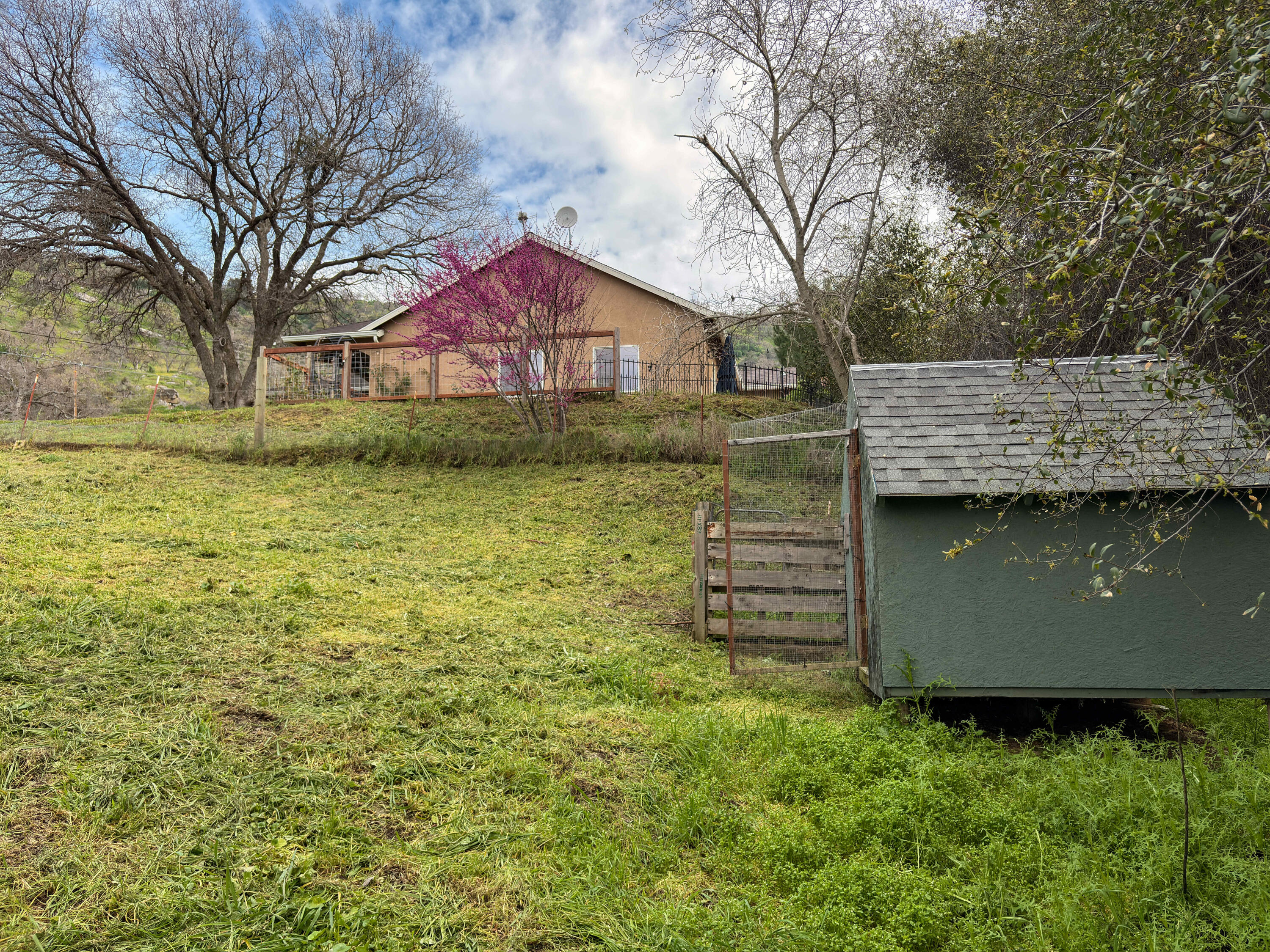 39313 Squaw Valley Rd, Yokuts Valley, CA 93675