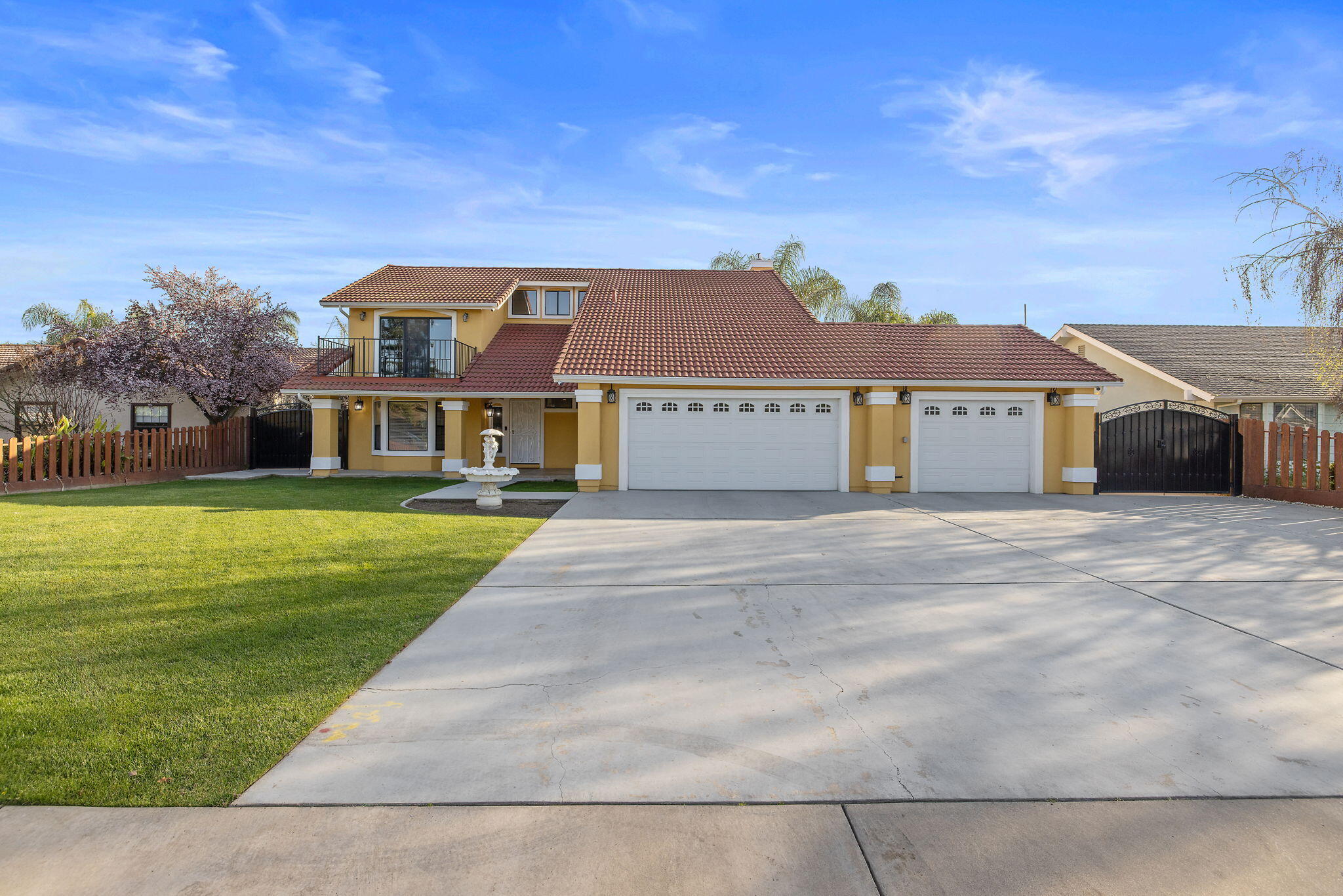 2635 E Paradise Ave, Visalia, CA 93292