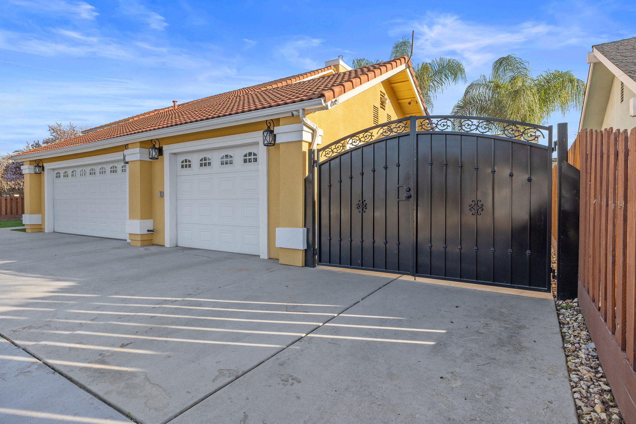 2635 E Paradise Ave, Visalia, CA 93292