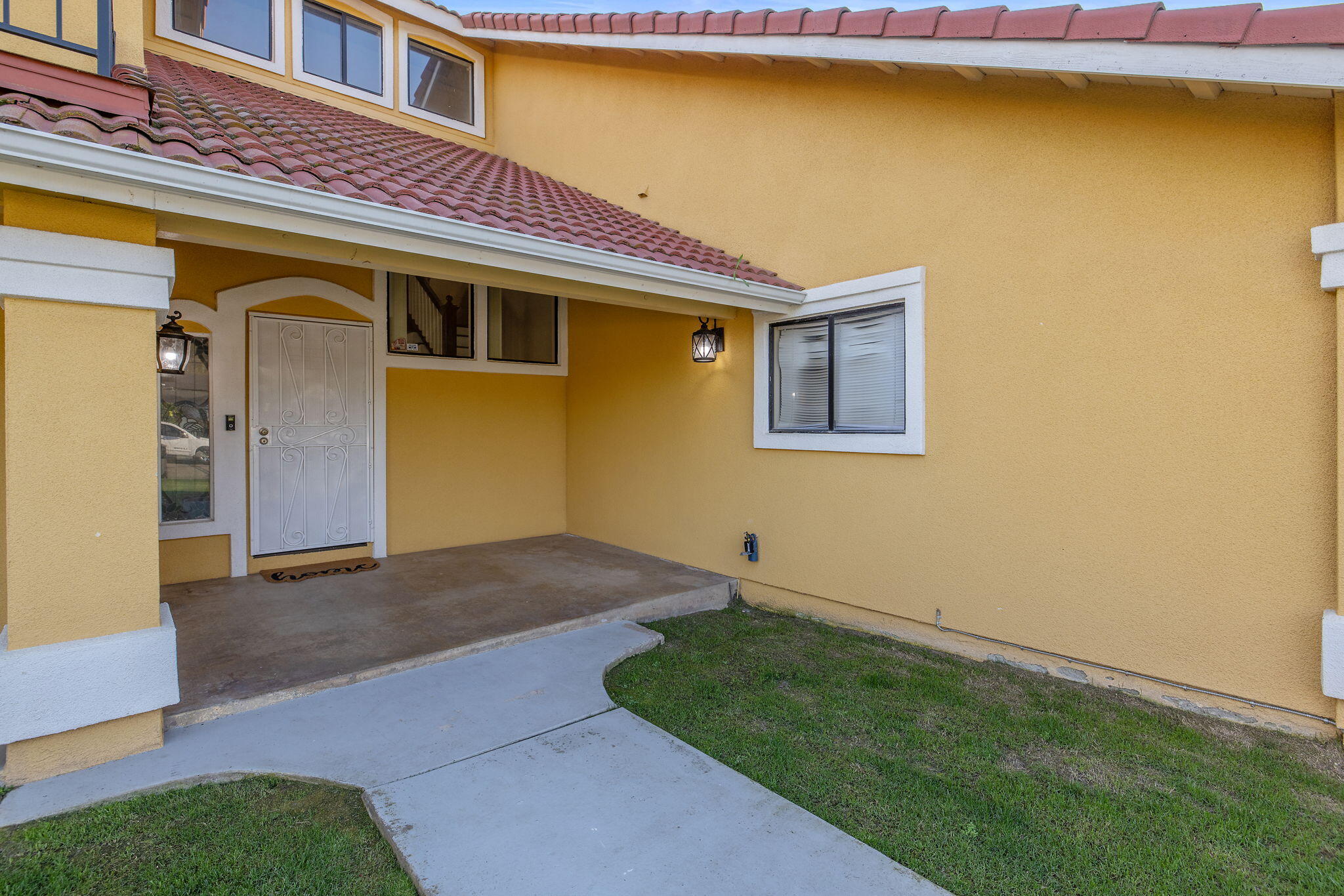 2635 E Paradise Ave, Visalia, CA 93292