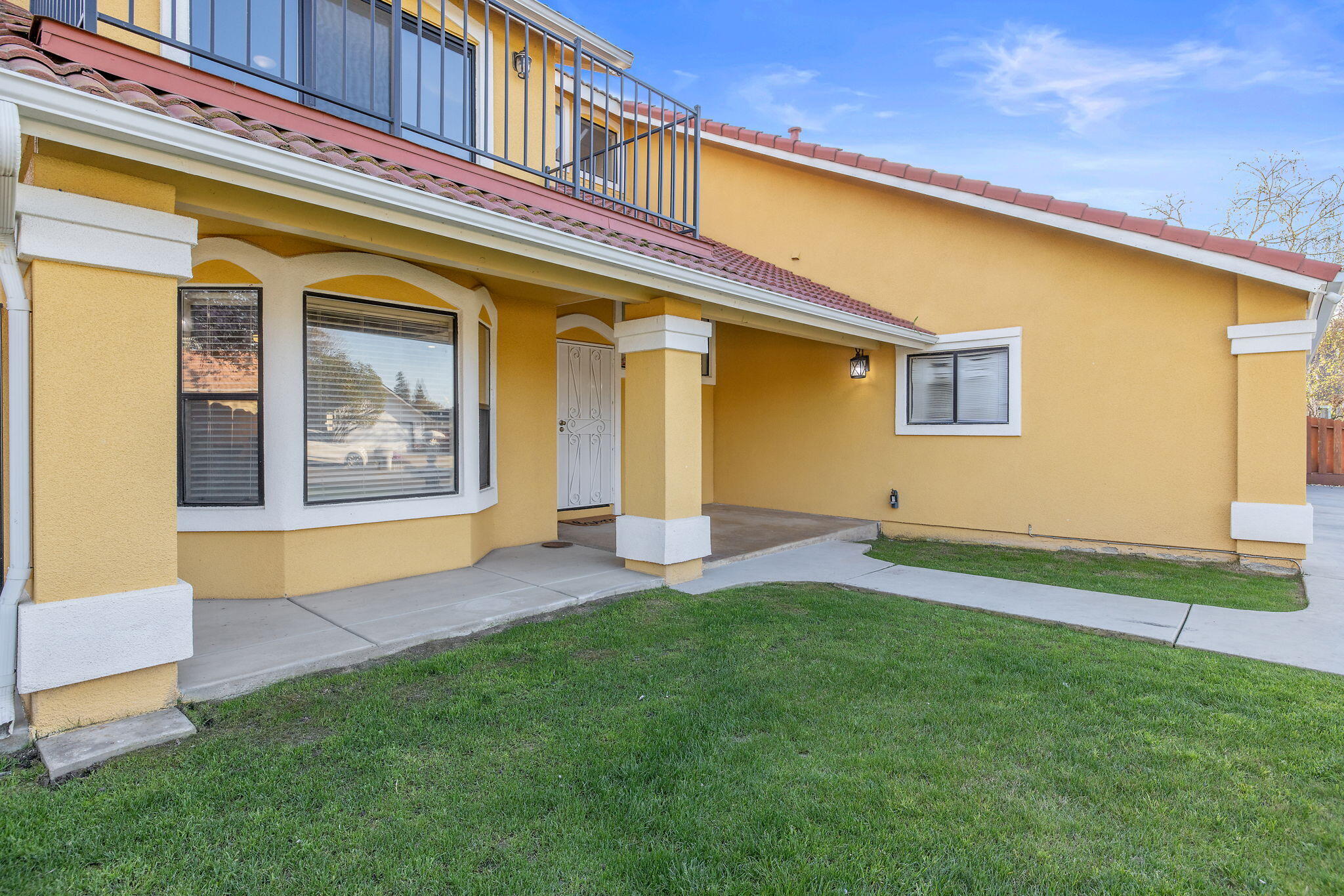 2635 E Paradise Ave, Visalia, CA 93292