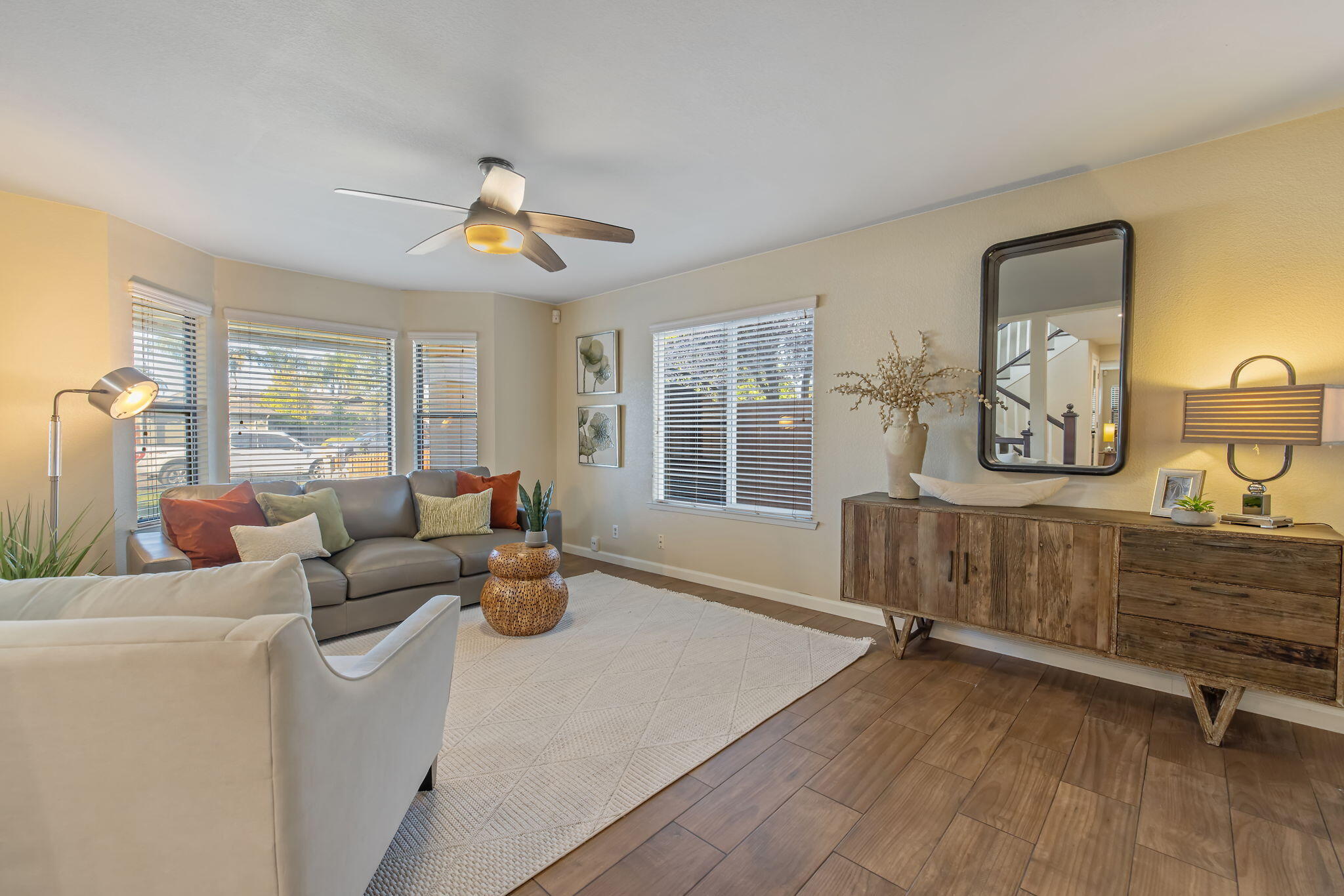 2635 E Paradise Ave, Visalia, CA 93292