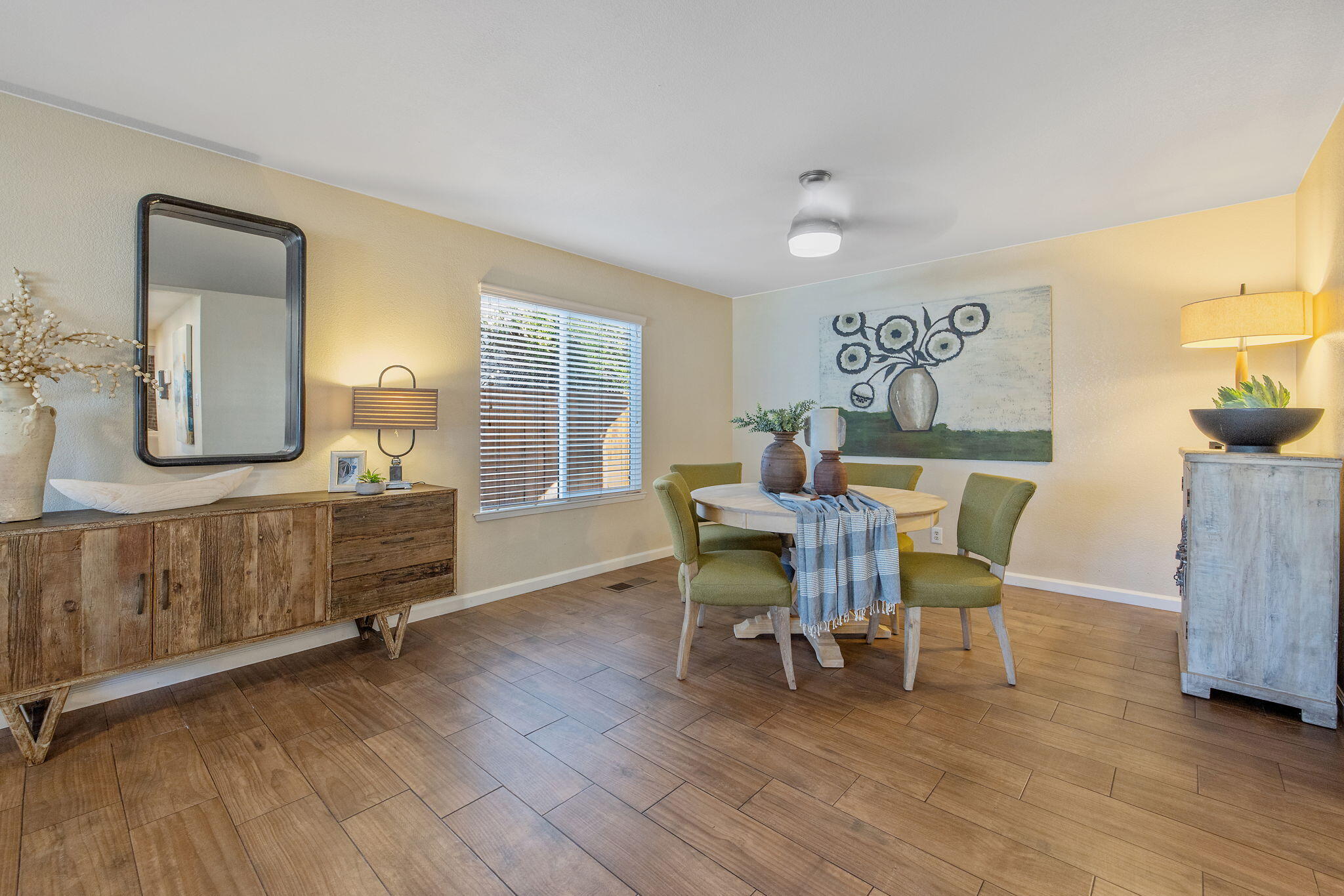 2635 E Paradise Ave, Visalia, CA 93292