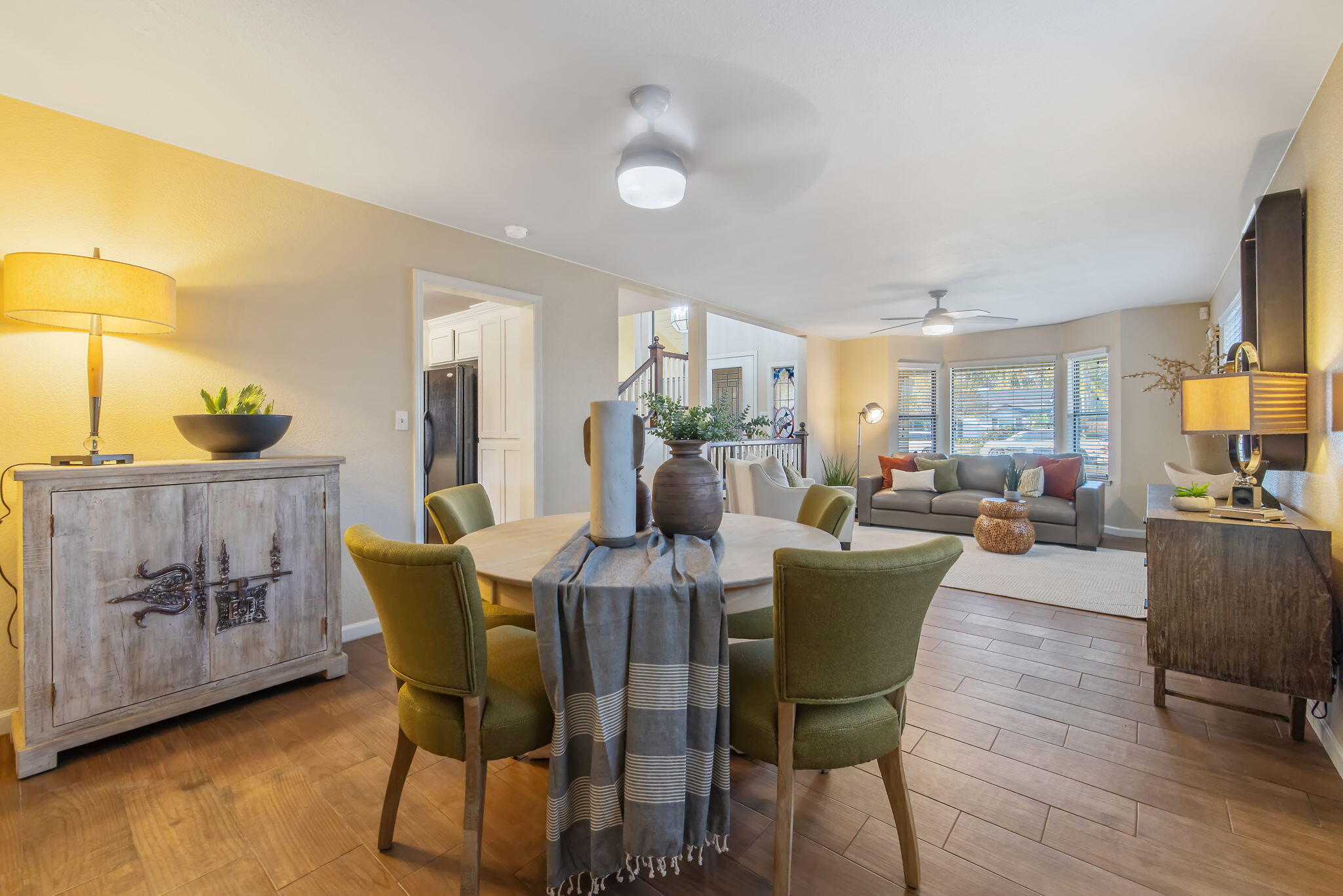 2635 E Paradise Ave, Visalia, CA 93292