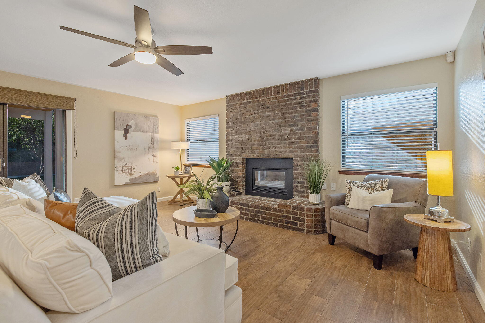 2635 E Paradise Ave, Visalia, CA 93292