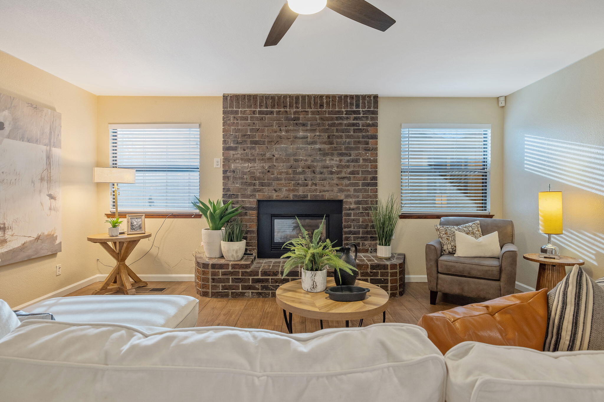 2635 E Paradise Ave, Visalia, CA 93292