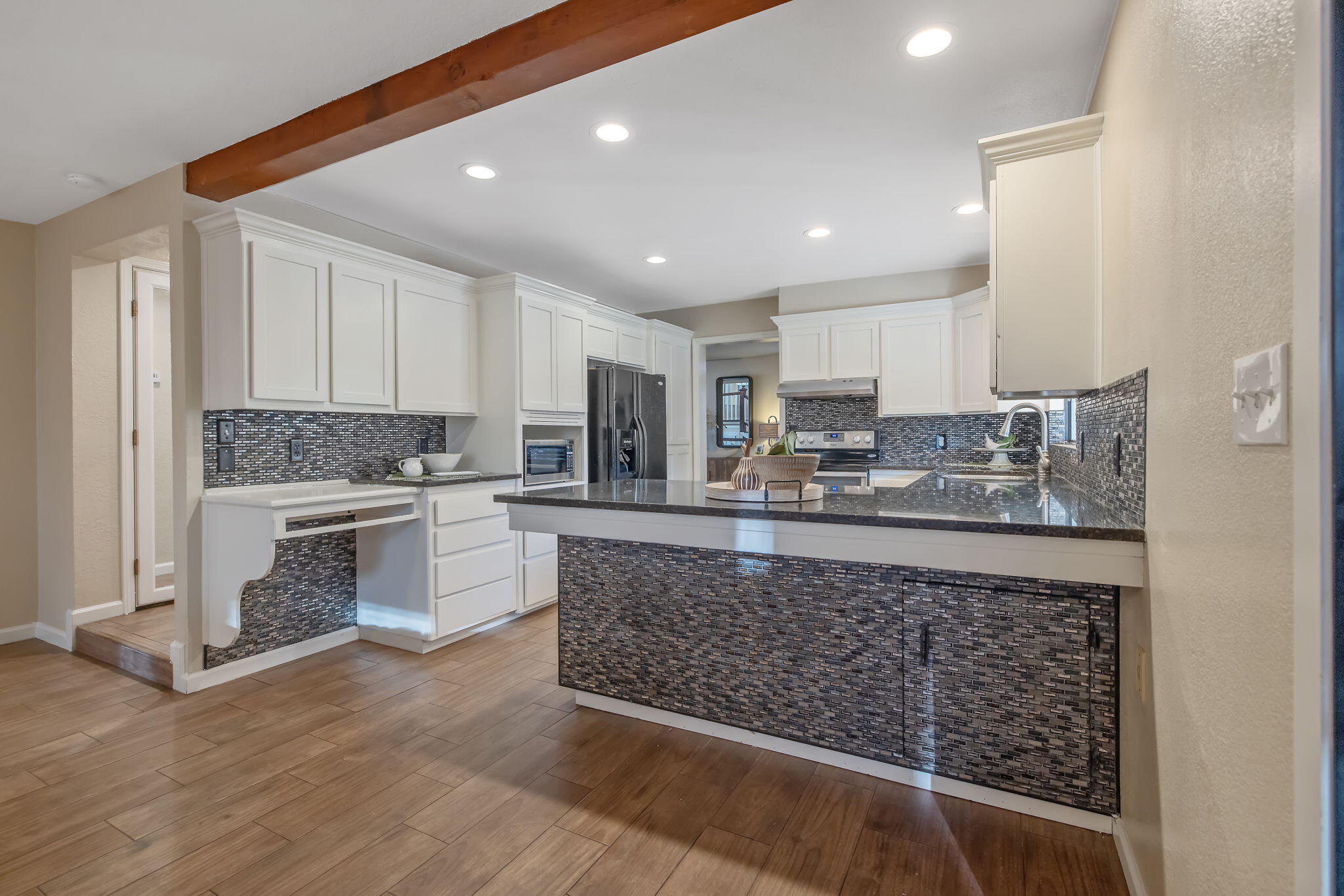 2635 E Paradise Ave, Visalia, CA 93292