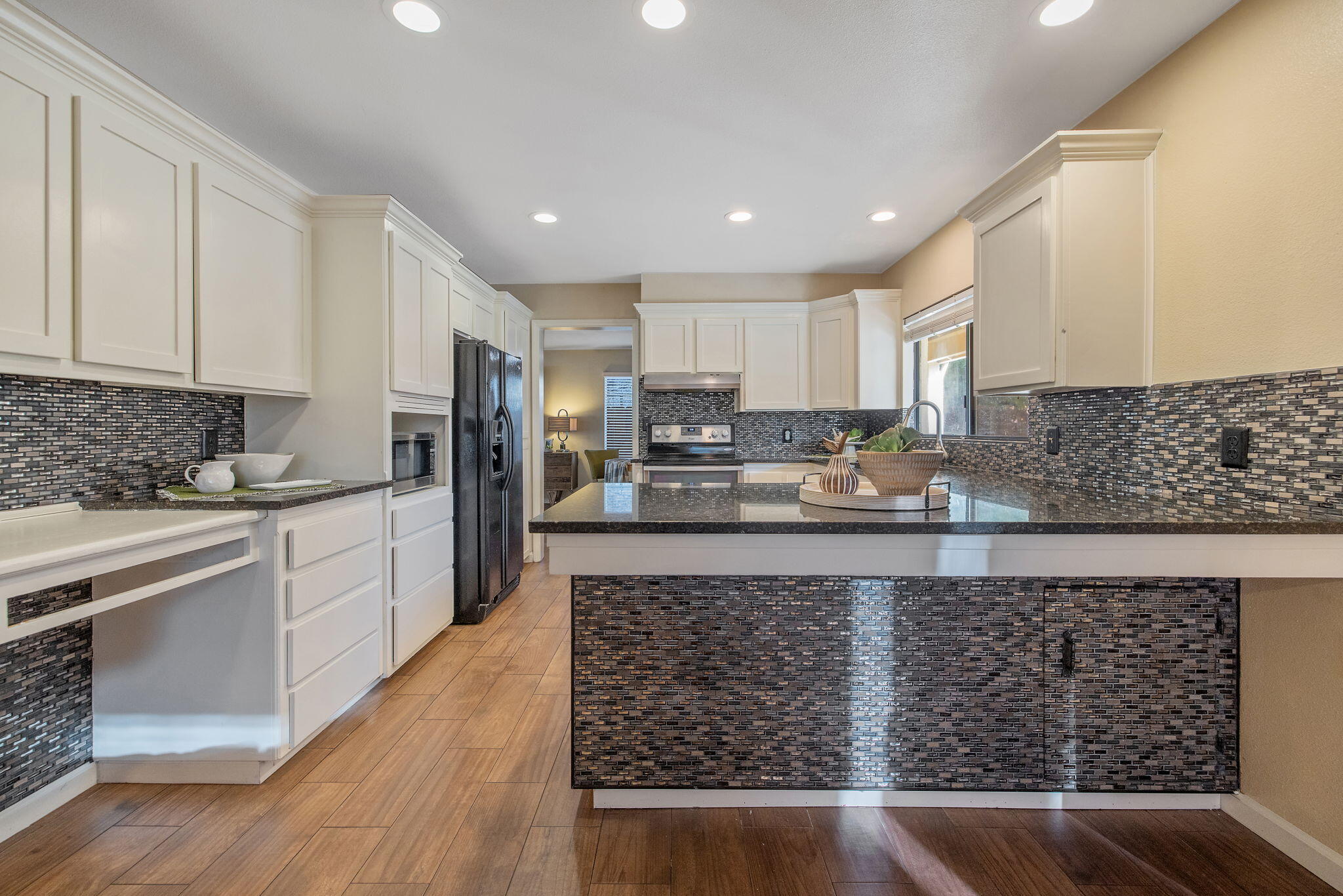 2635 E Paradise Ave, Visalia, CA 93292