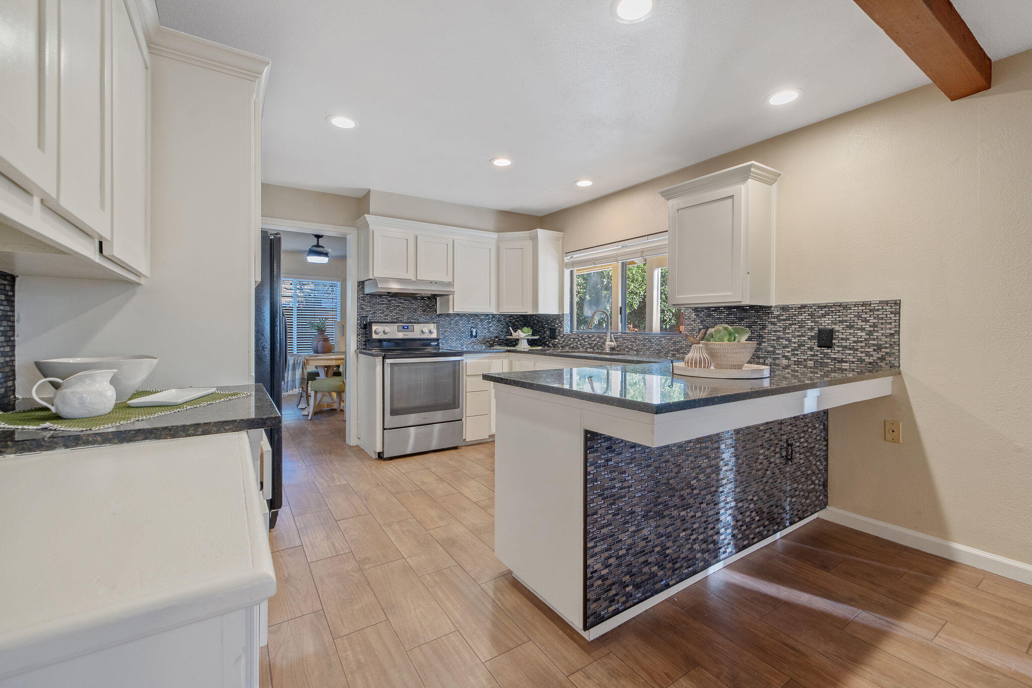 2635 E Paradise Ave, Visalia, CA 93292