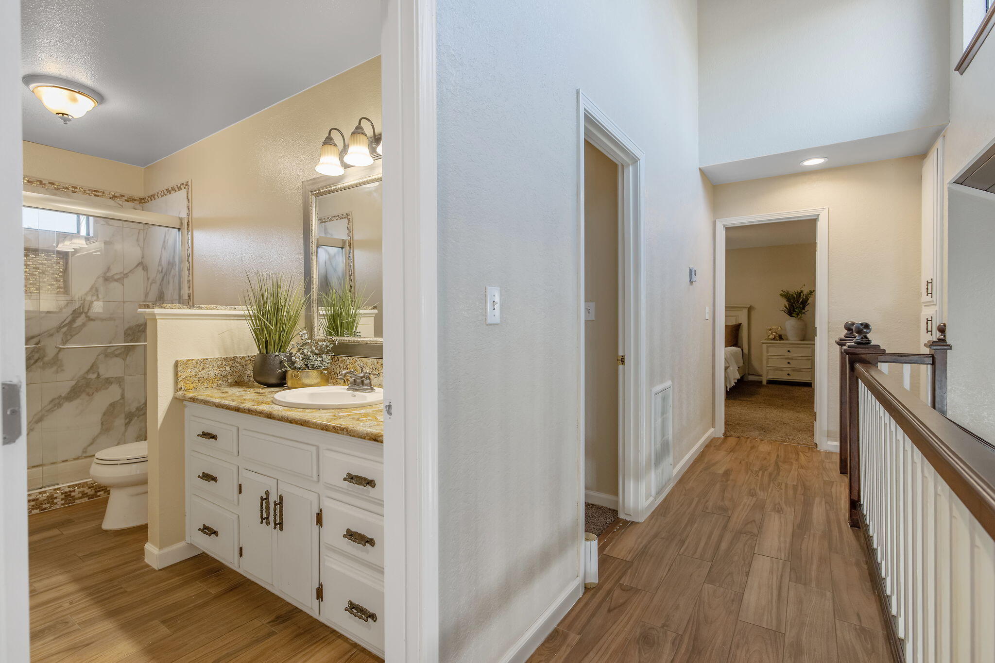 2635 E Paradise Ave, Visalia, CA 93292