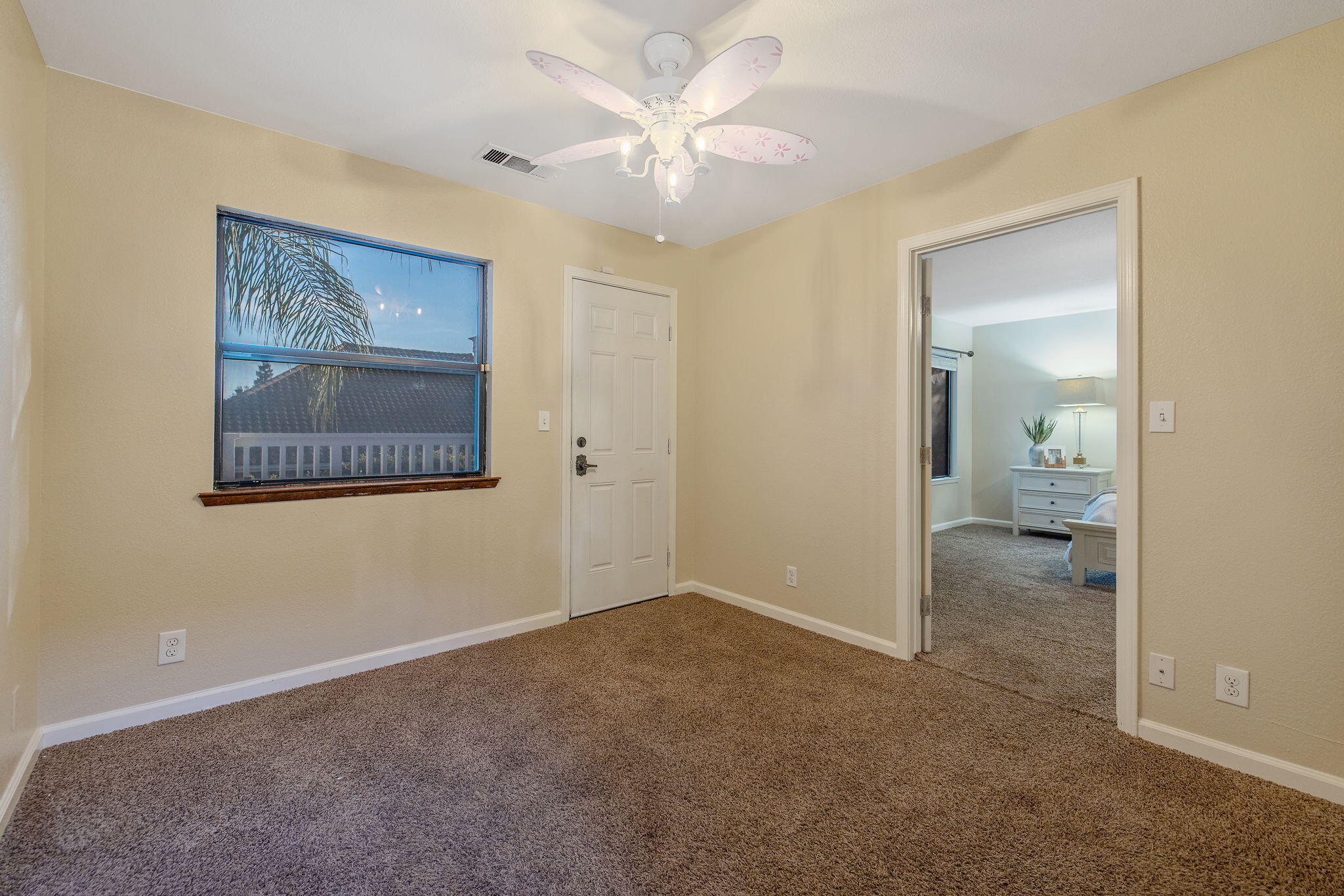 2635 E Paradise Ave, Visalia, CA 93292