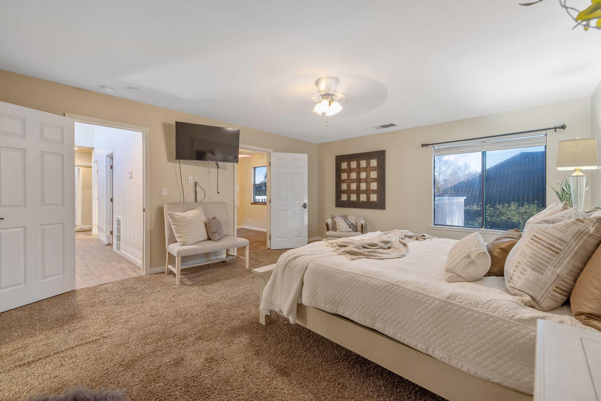 2635 E Paradise Ave, Visalia, CA 93292