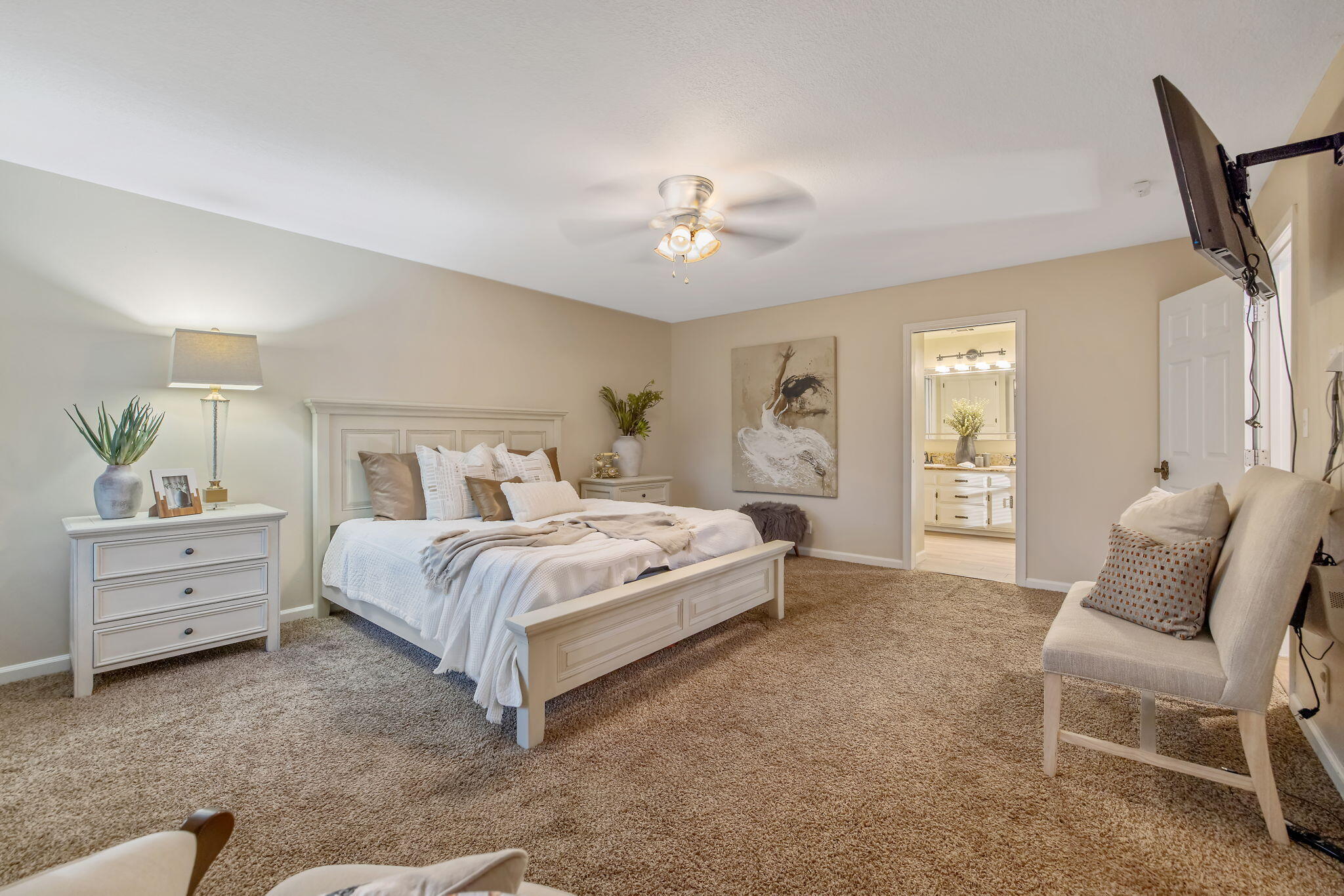 2635 E Paradise Ave, Visalia, CA 93292