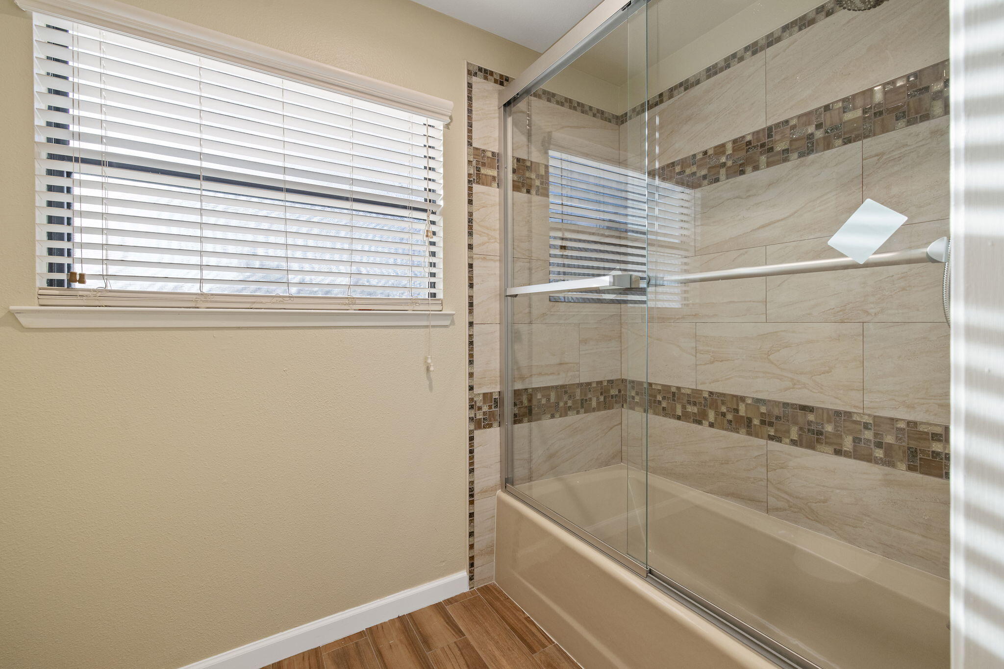 2635 E Paradise Ave, Visalia, CA 93292