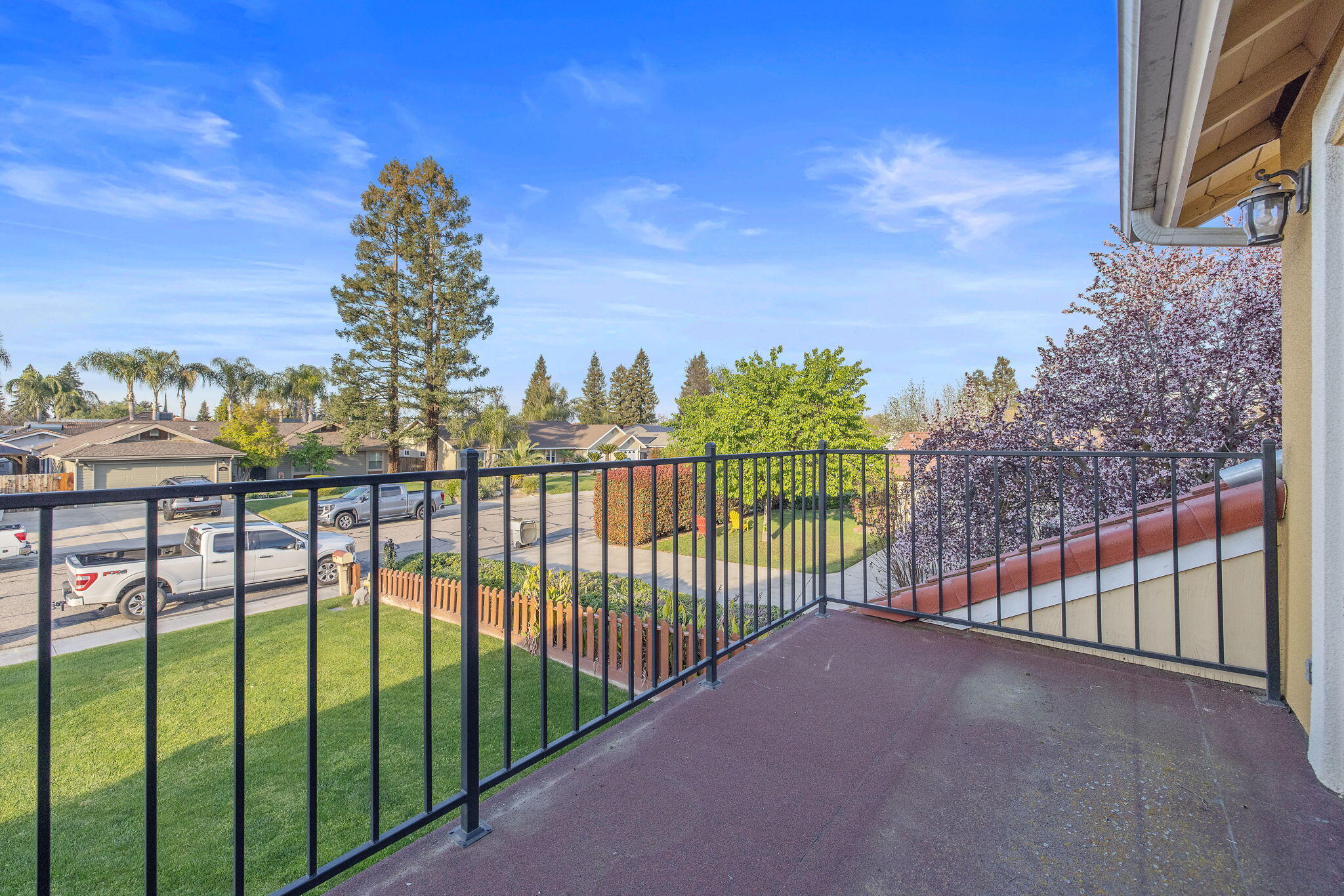 2635 E Paradise Ave, Visalia, CA 93292