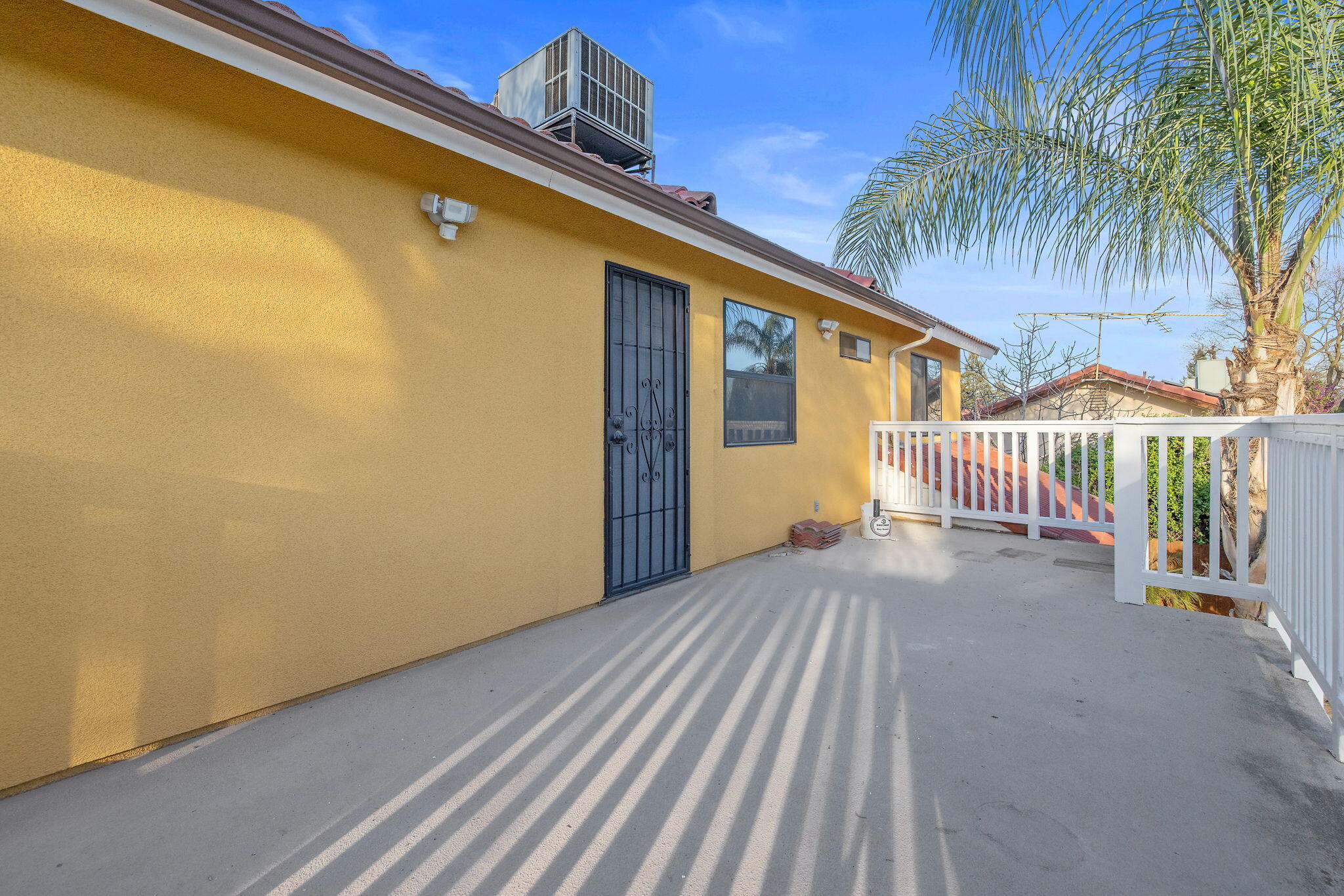 2635 E Paradise Ave, Visalia, CA 93292