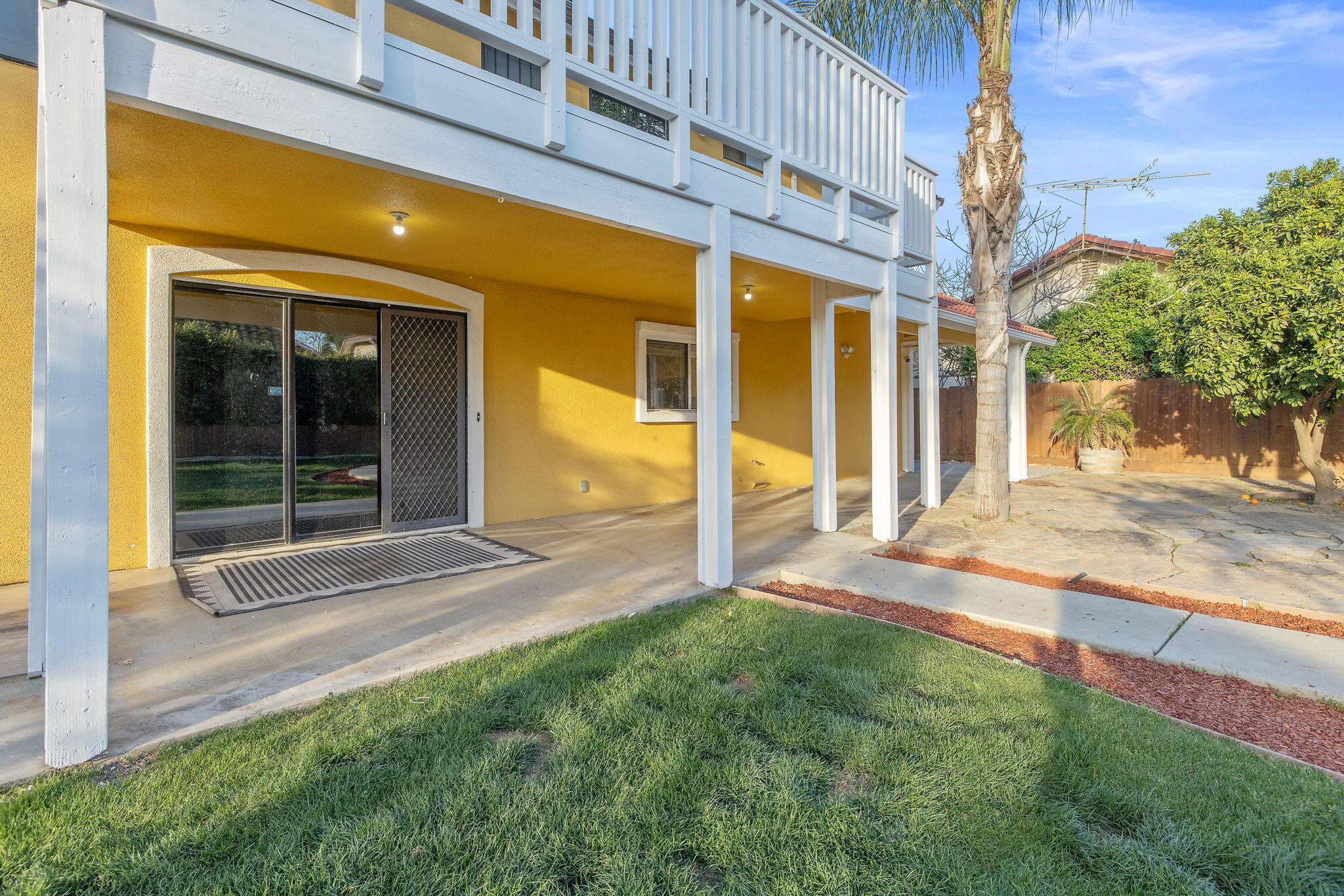 2635 E Paradise Ave, Visalia, CA 93292