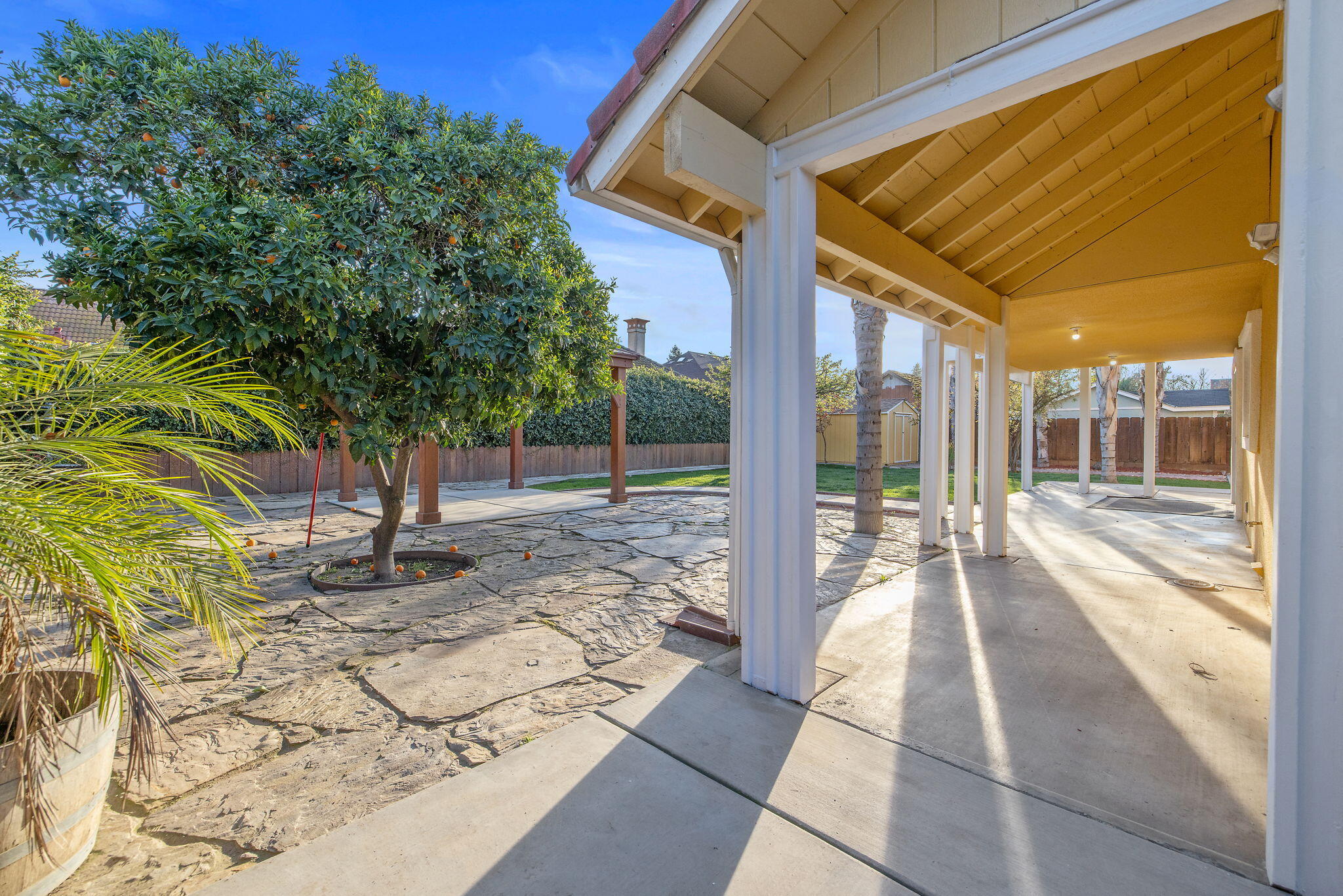 2635 E Paradise Ave, Visalia, CA 93292