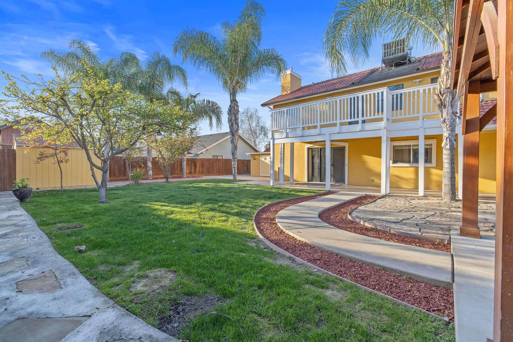 2635 E Paradise Ave, Visalia, CA 93292