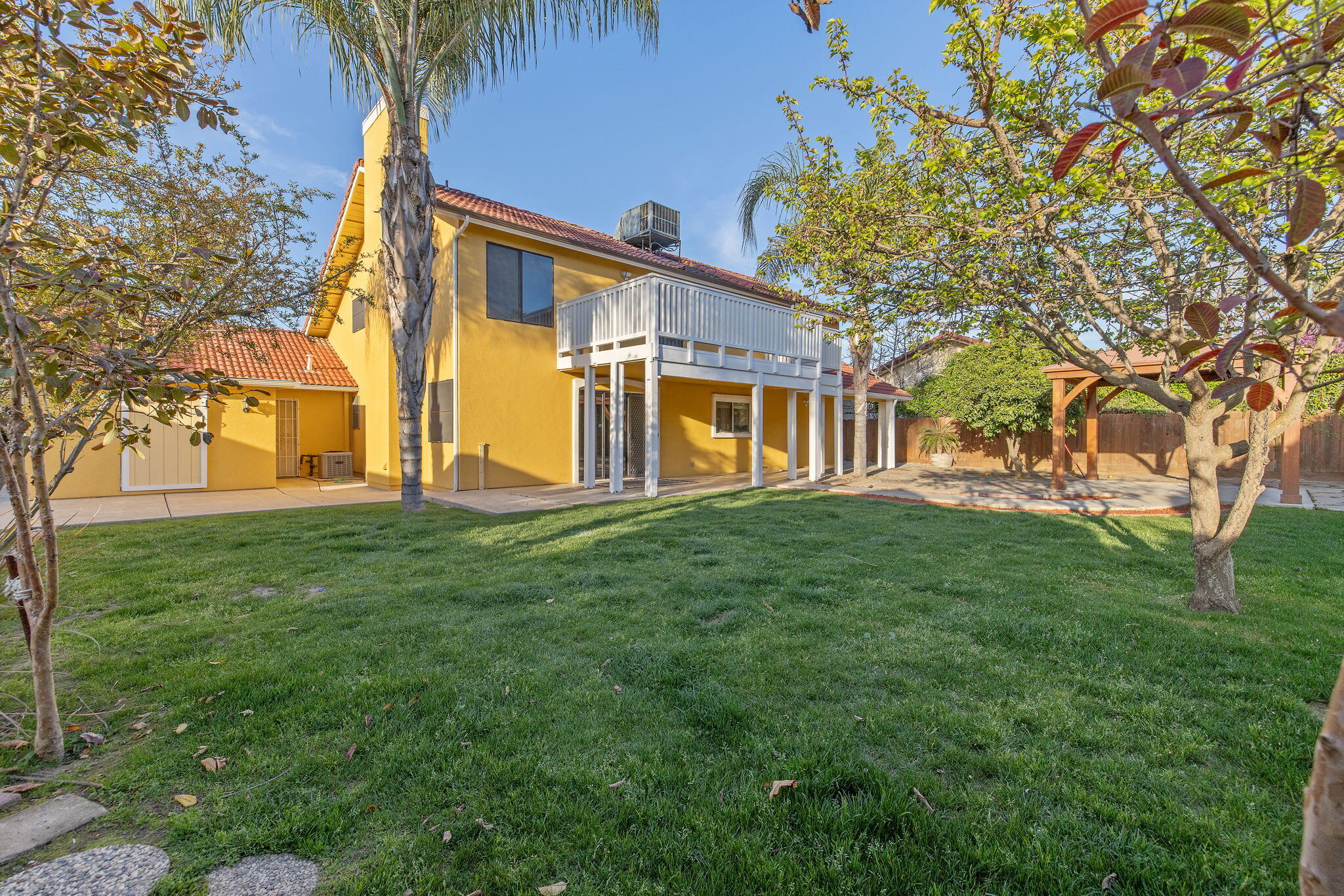 2635 E Paradise Ave, Visalia, CA 93292